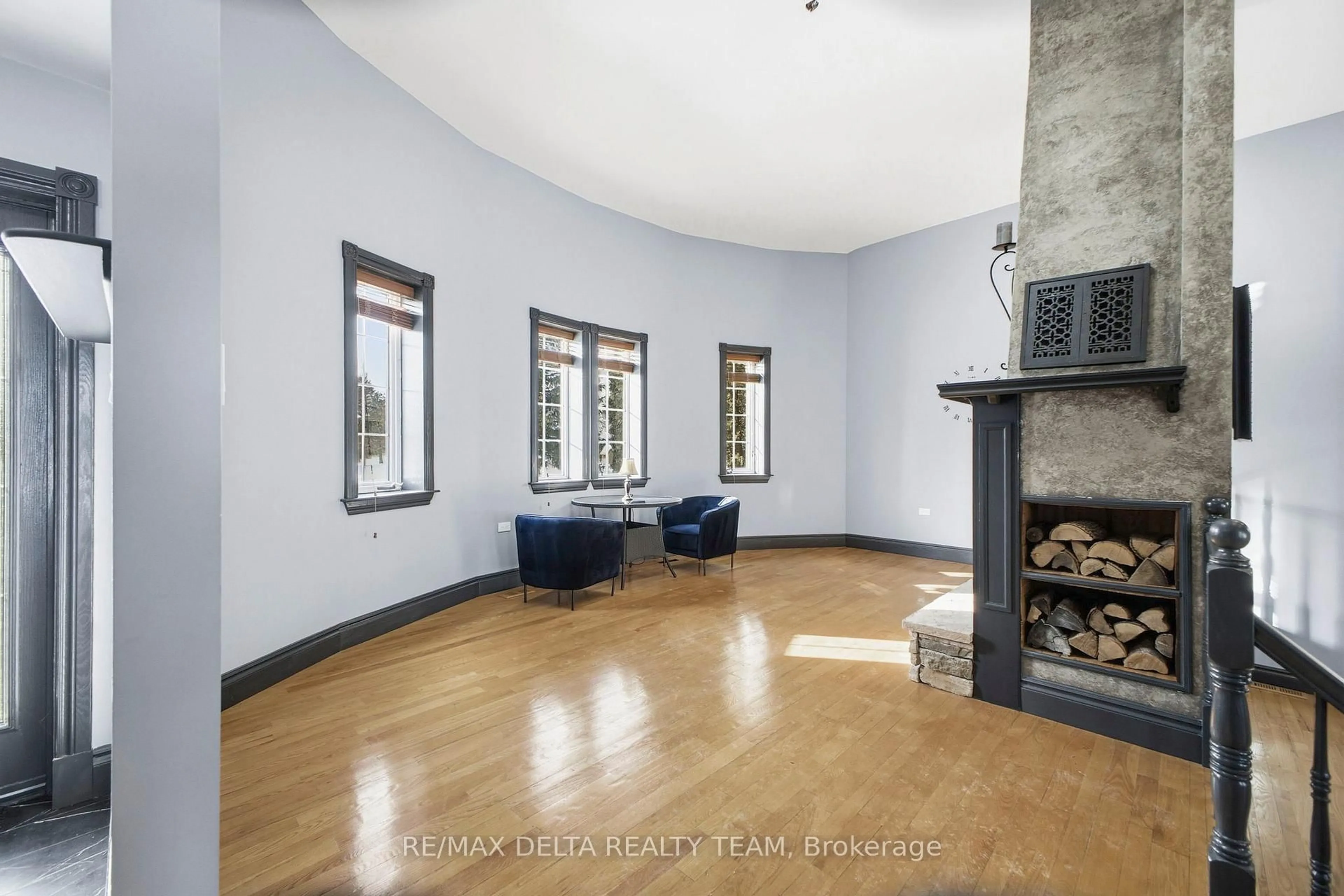 Indoor foyer for 1653 Lakeshore Dr, Greely Ontario K4P 1H1