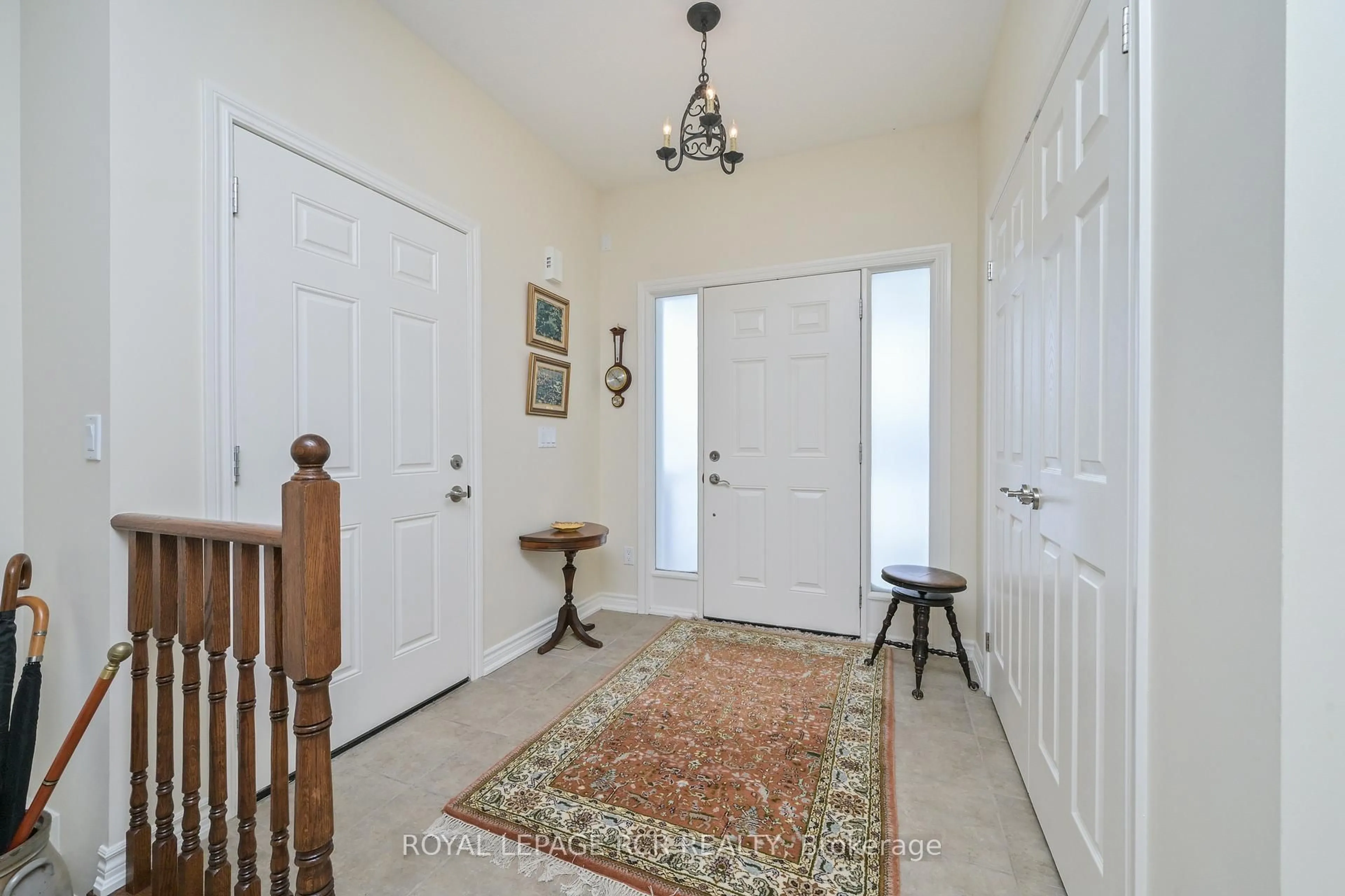 Indoor entryway for 200 Kingfisher Dr #94, Mono Ontario L9W 6G6