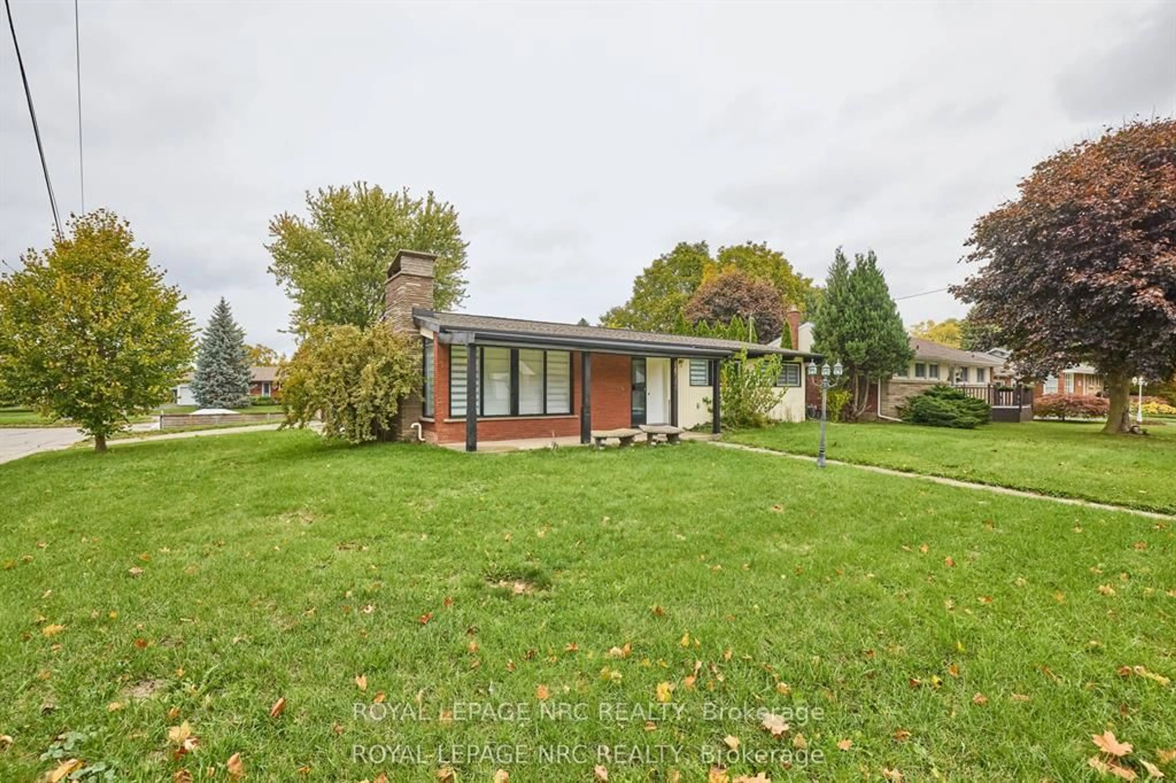 Home with brick exterior material, street for 6673 Huggins St, Niagara Falls Ontario L2J 1H5