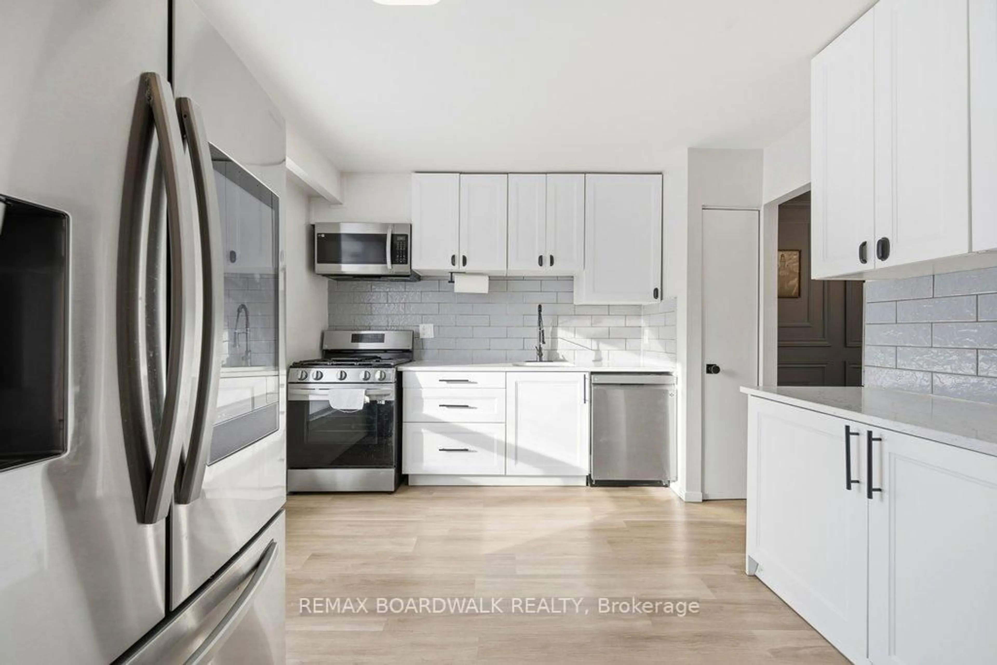 Standard kitchen, unknown for 2390 Rondel St, Ottawa Ontario K1B 4M2