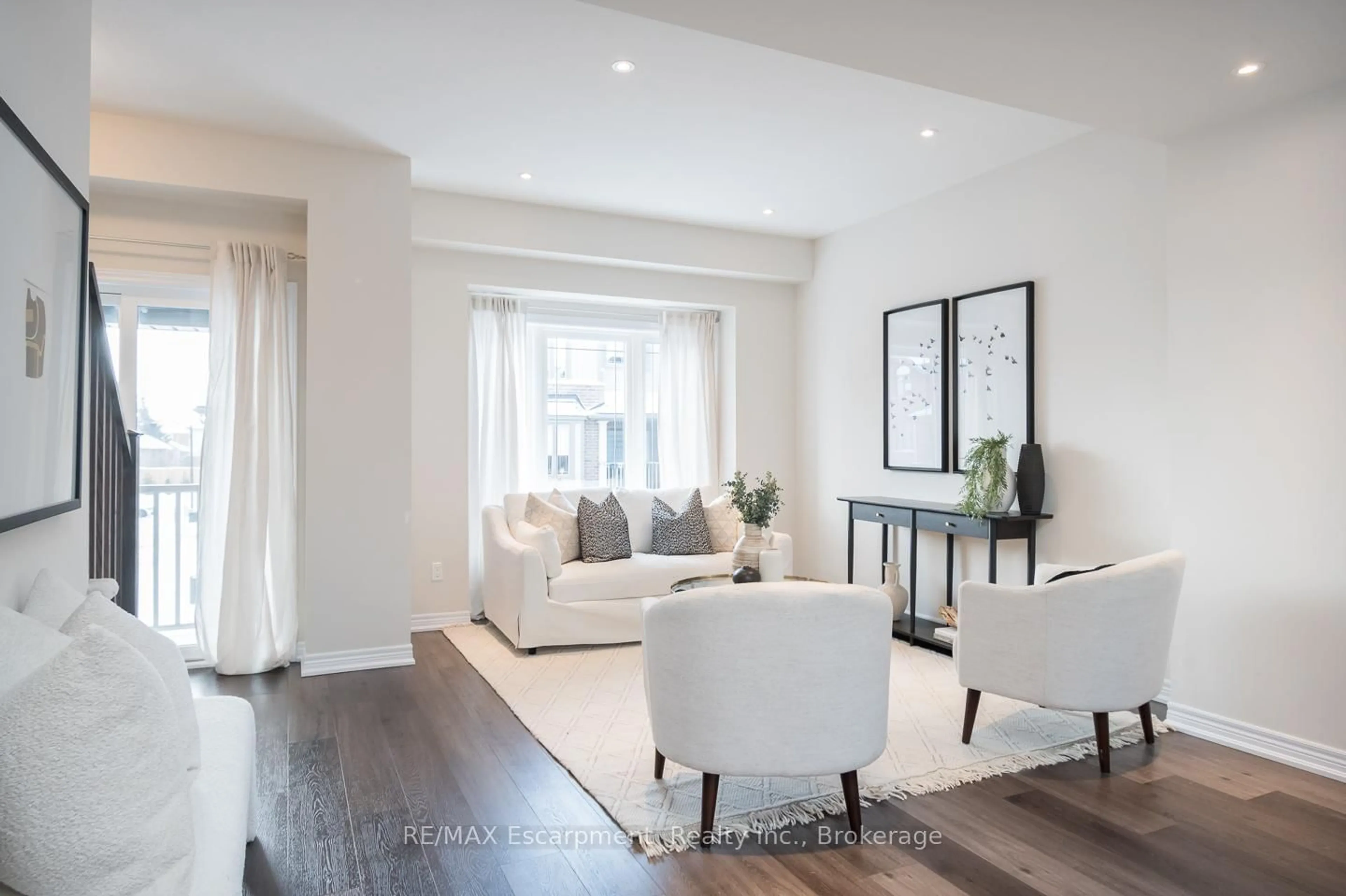 Living room with furniture, unknown for 19 Picardy Dr #18, Hamilton Ontario L8J 2T7