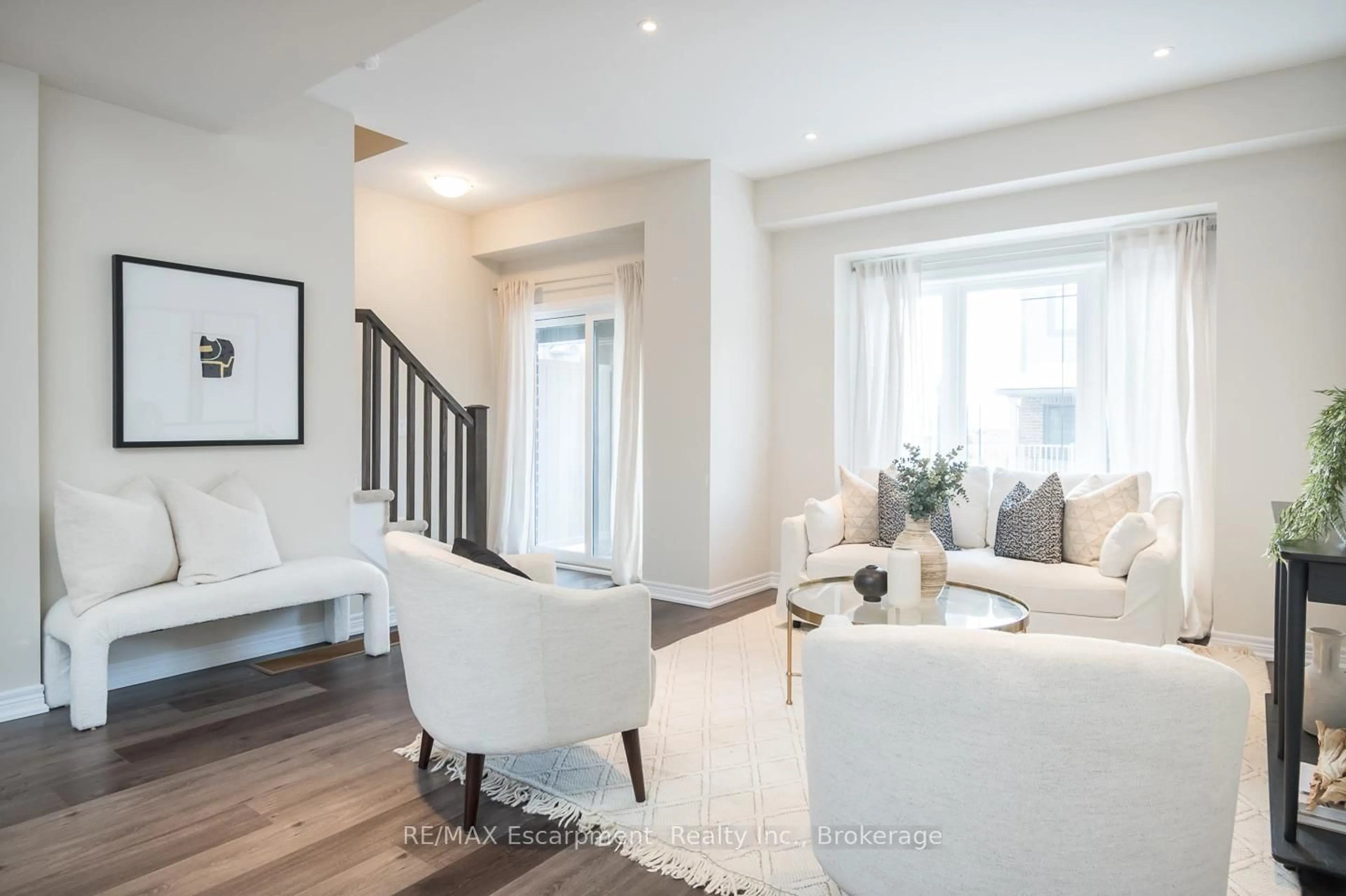 Living room with furniture, unknown for 19 Picardy Dr #18, Hamilton Ontario L8J 2T7