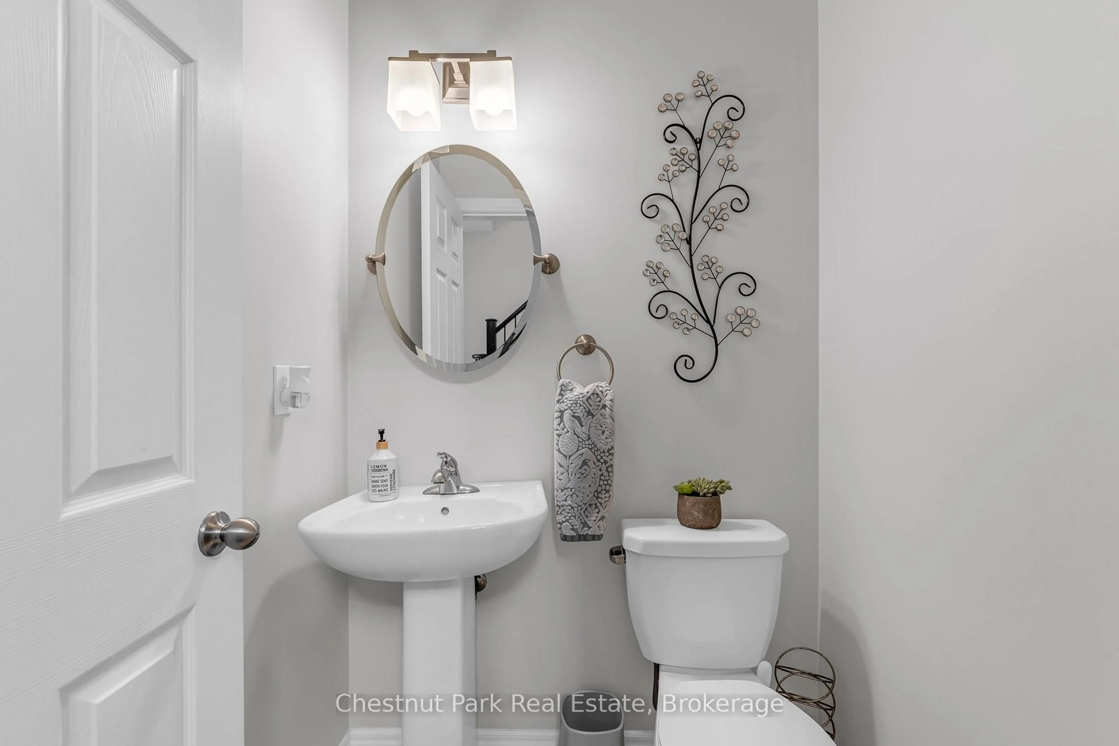 Standard bathroom, ceramic/tile floor for 34 Medici Lane, Hamilton Ontario L9B 0C8