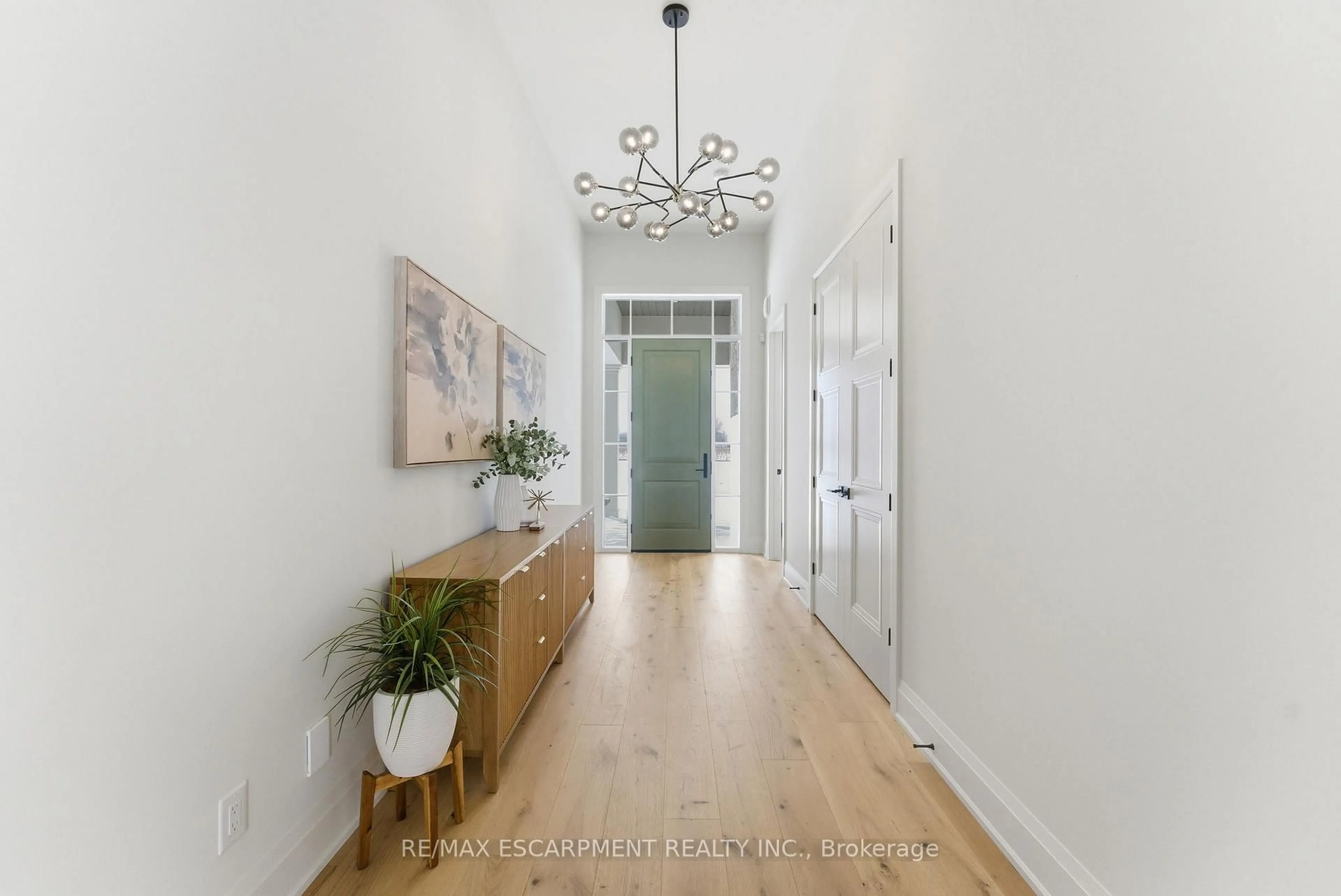 Indoor entryway for 15 Oakley Dr, Niagara-on-the-Lake Ontario L0S 1J0