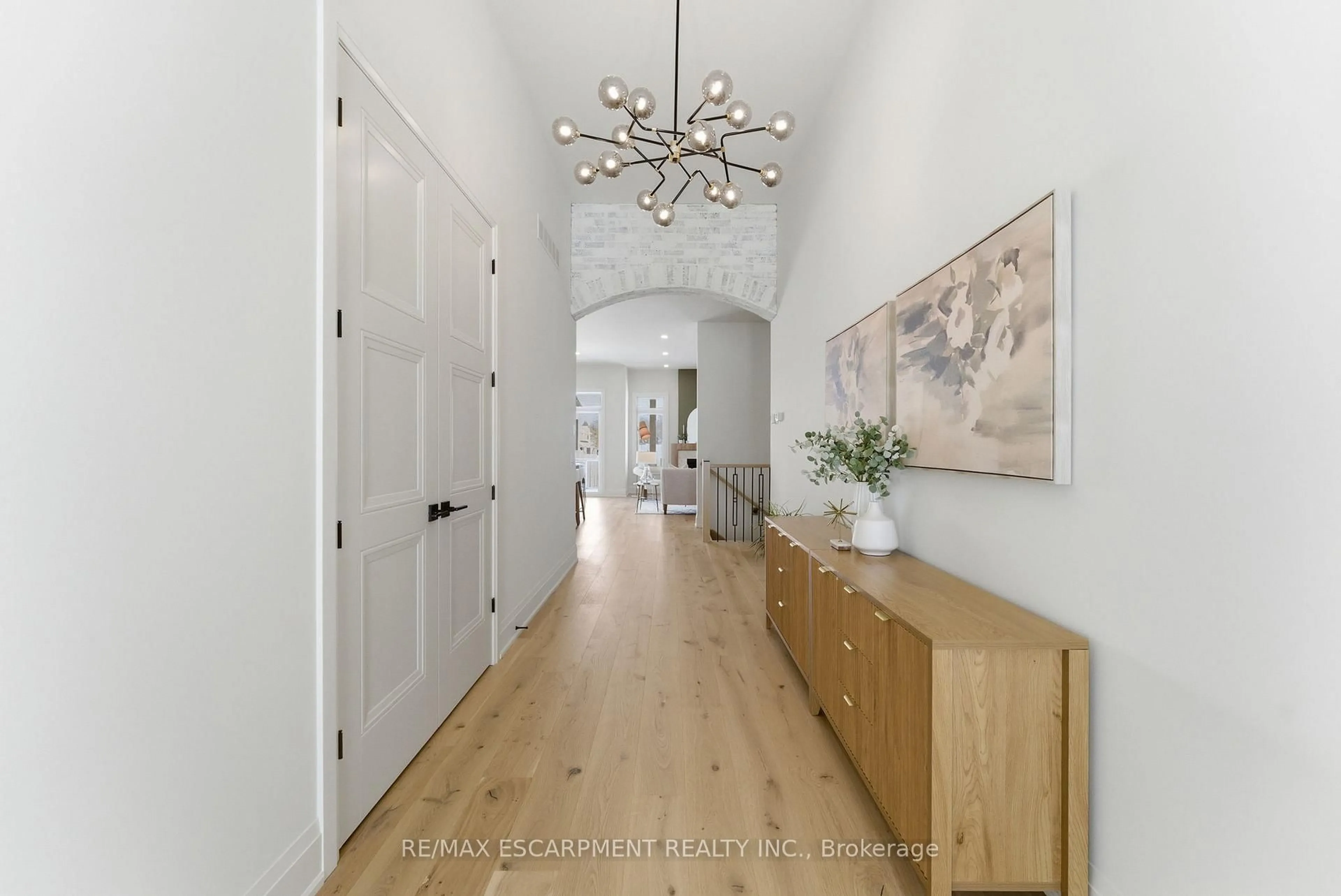 Indoor entryway for 15 Oakley Dr, Niagara-on-the-Lake Ontario L0S 1J0