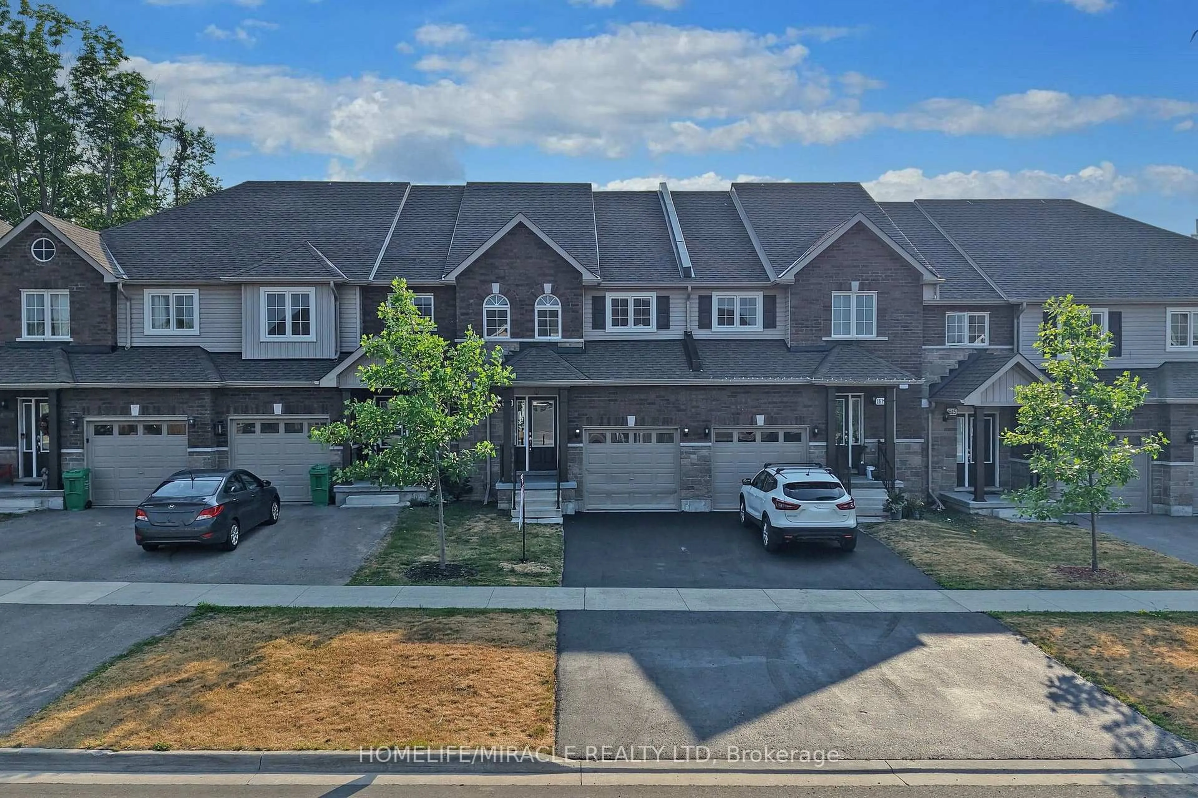 A pic from outside/outdoor area/front of a property/back of a property/a pic from drone, street for 1611 Hetherington Dr, Peterborough Ontario K9L 0G6