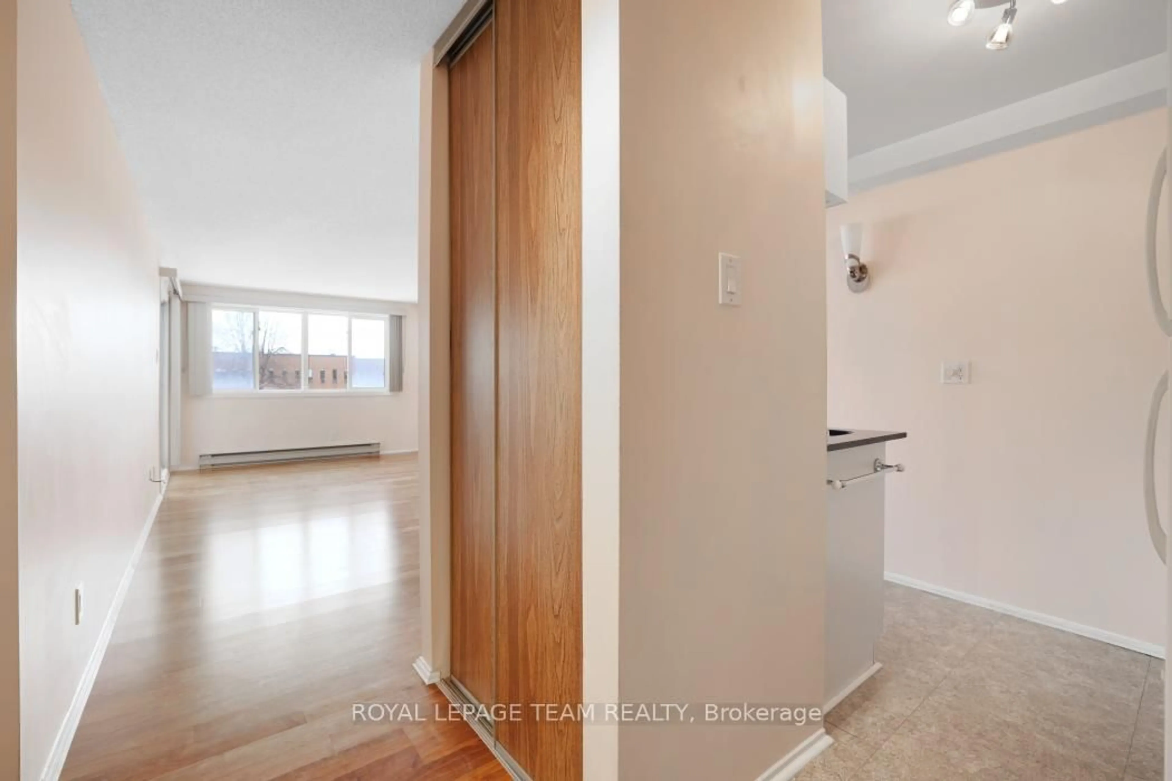 Indoor entryway for 6532 Bilberry Dr #205, Ottawa Ontario K1C 4N9