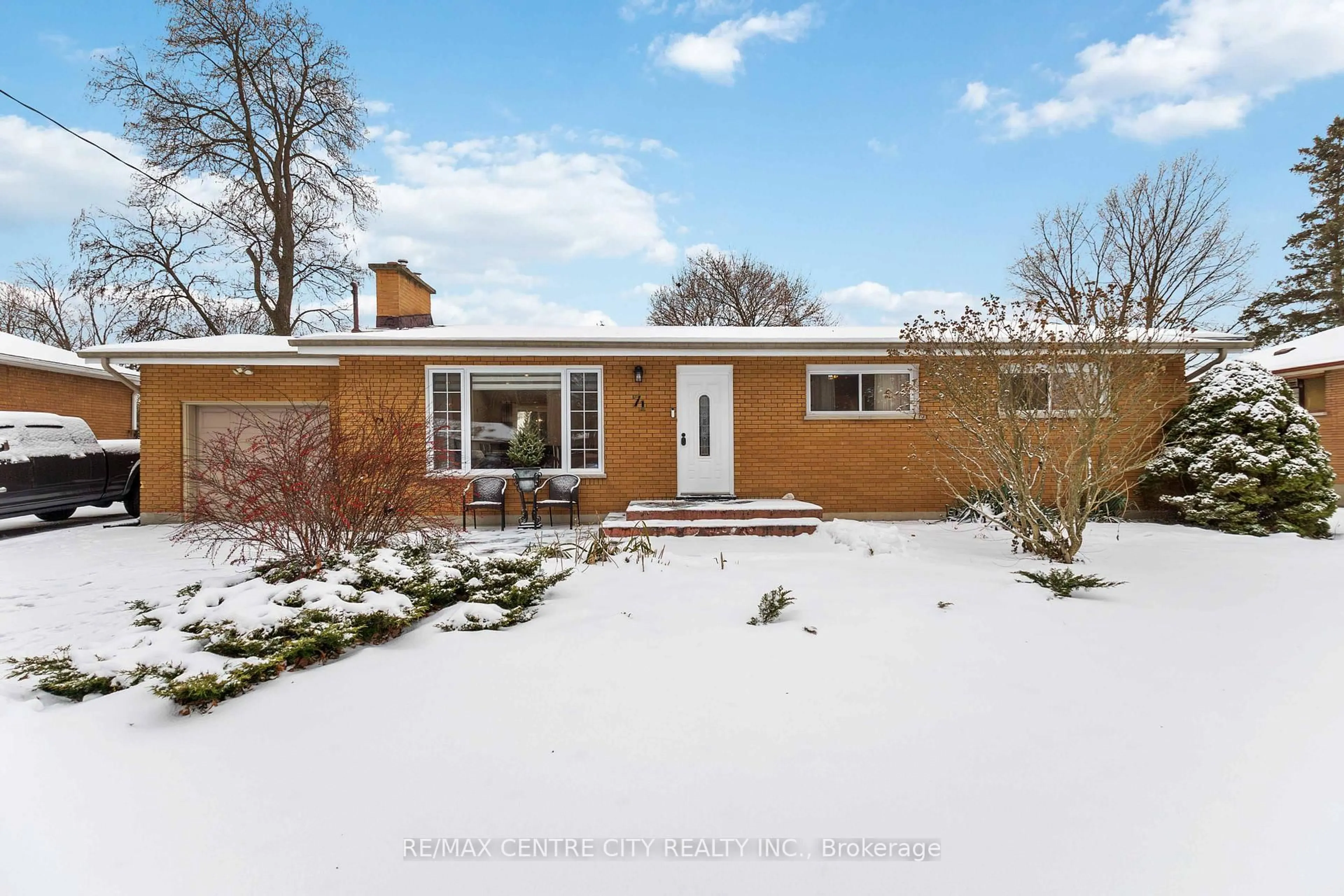 A pic from outside/outdoor area/front of a property/back of a property/a pic from drone, street for 71 Sunray Ave, London South Ontario N6P 1C1