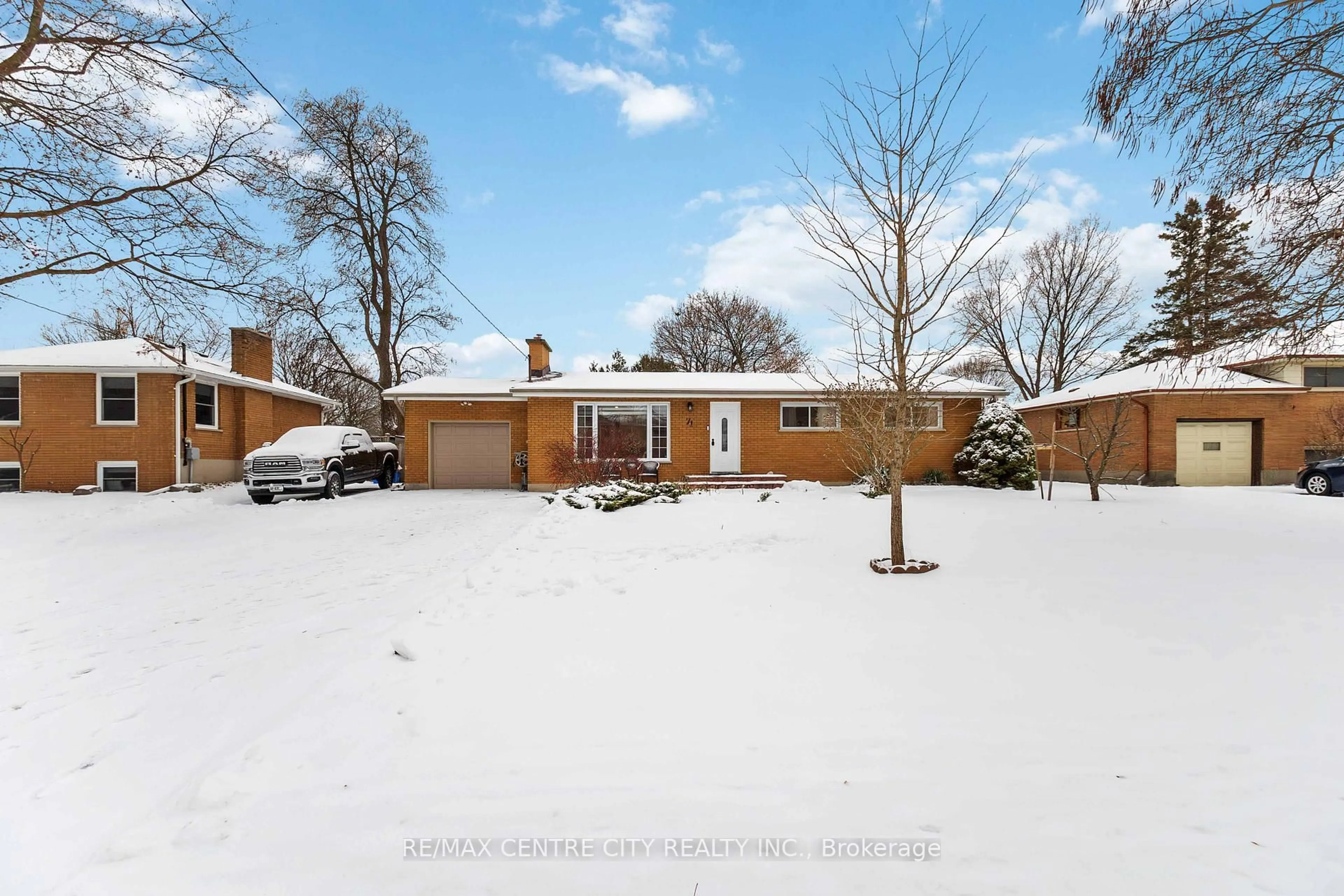 A pic from outside/outdoor area/front of a property/back of a property/a pic from drone, street for 71 Sunray Ave, London South Ontario N6P 1C1