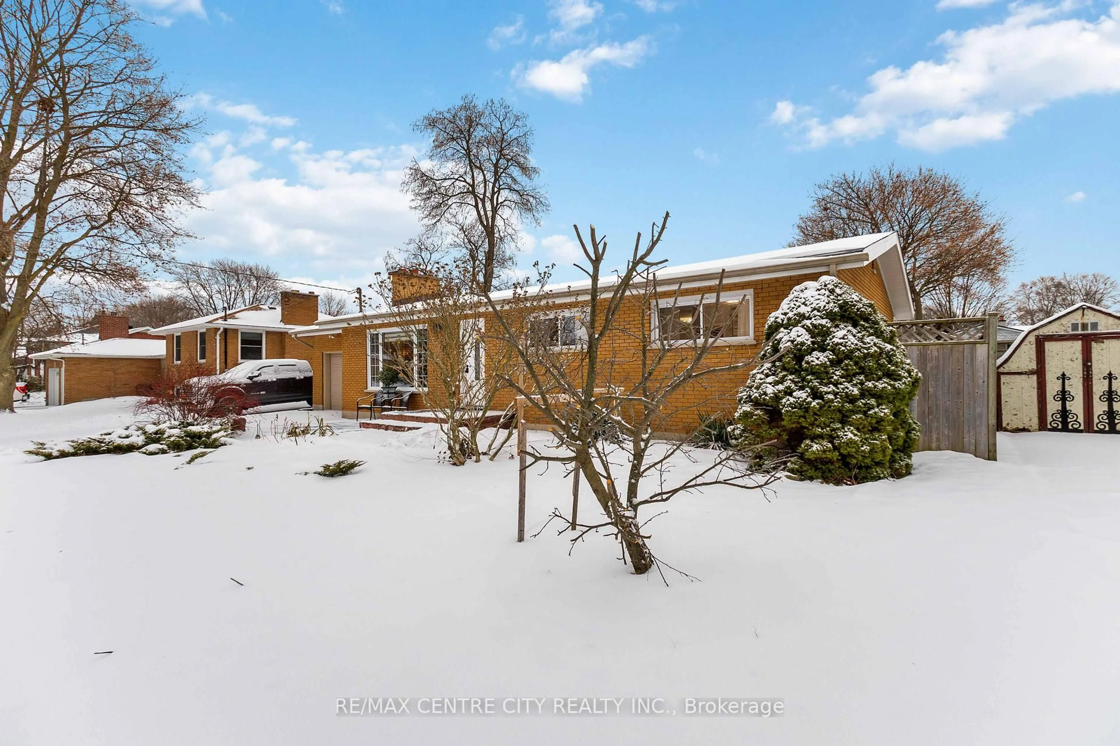 A pic from outside/outdoor area/front of a property/back of a property/a pic from drone, street for 71 Sunray Ave, London South Ontario N6P 1C1