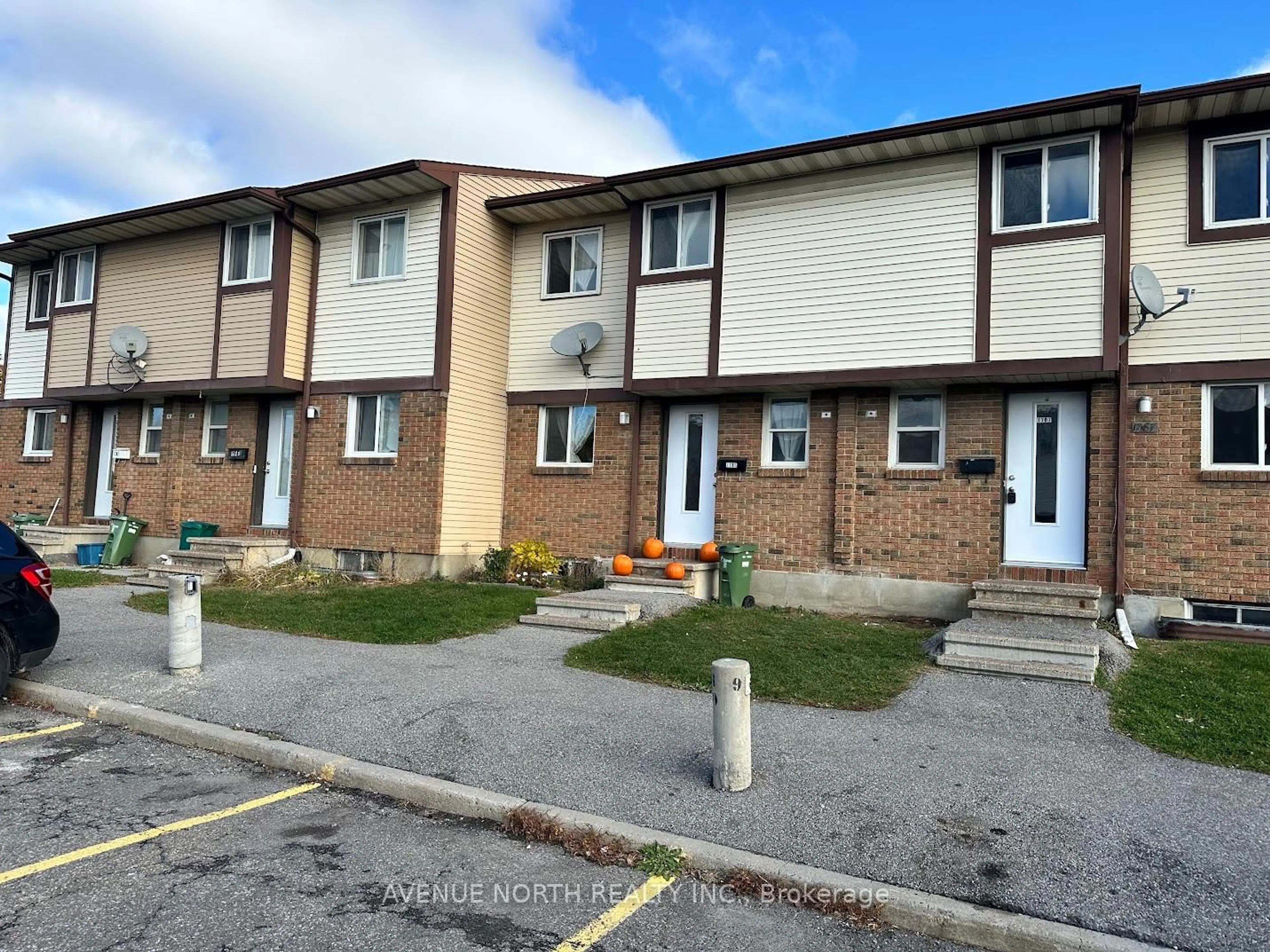 A pic from outside/outdoor area/front of a property/back of a property/a pic from drone, street for 1787 Dondale St #65, Ottawa Ontario K1B 5H9