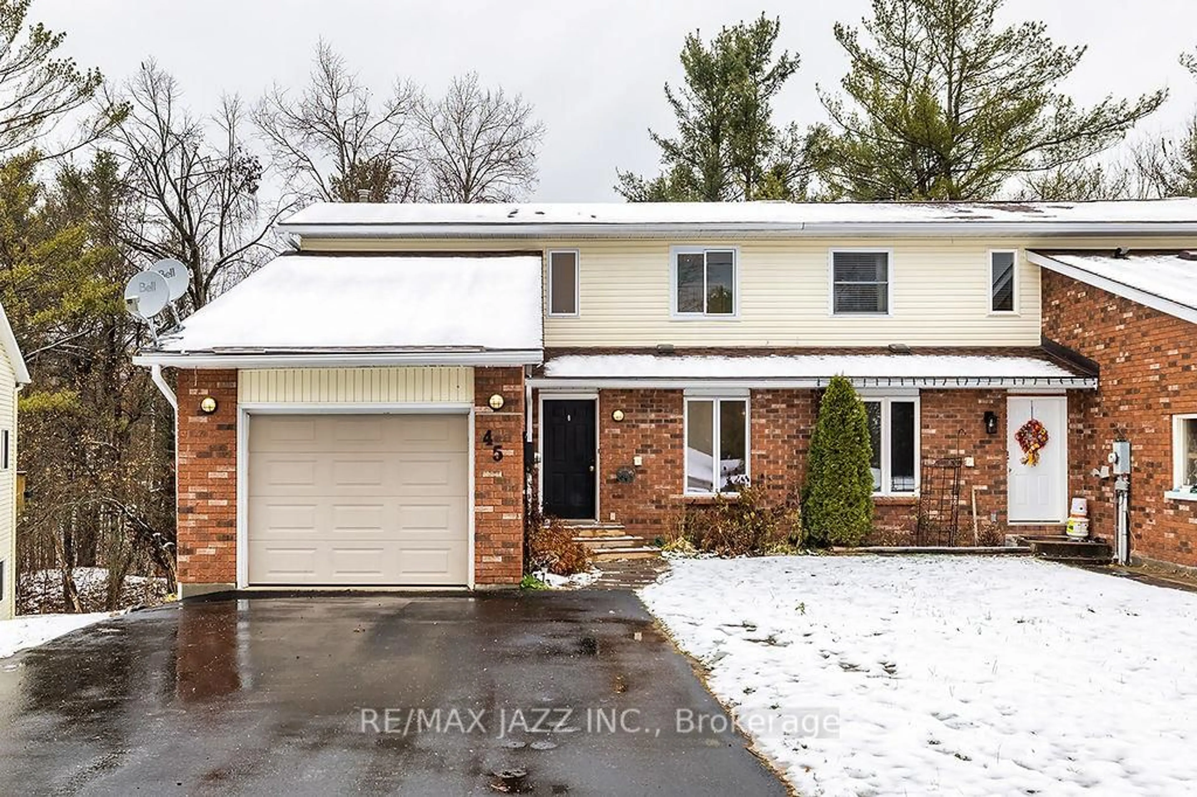 Home with brick exterior material, street for 45 Milton St, Bracebridge Ontario P1L 1G9