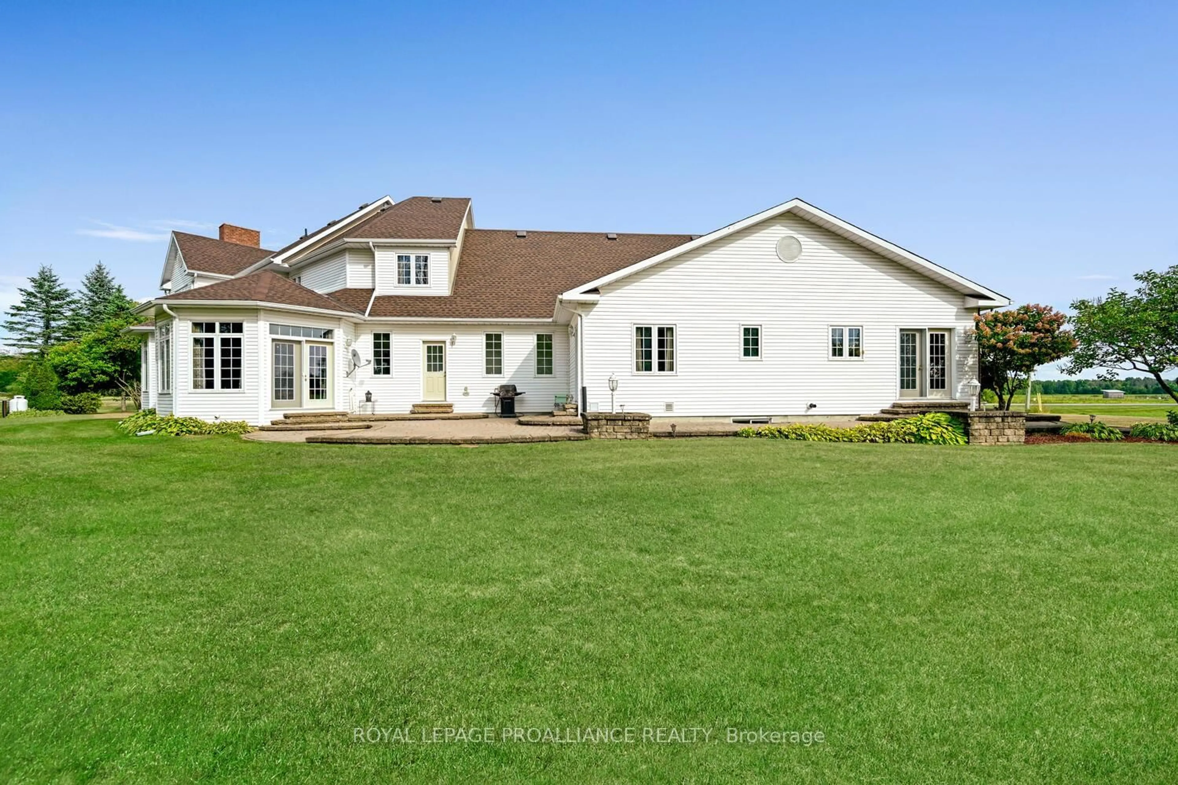 A pic from outside/outdoor area/front of a property/back of a property/a pic from drone, unknown for 3560/3562 Weir Rd, Edwardsburgh/Cardinal Ontario K0E 1X0