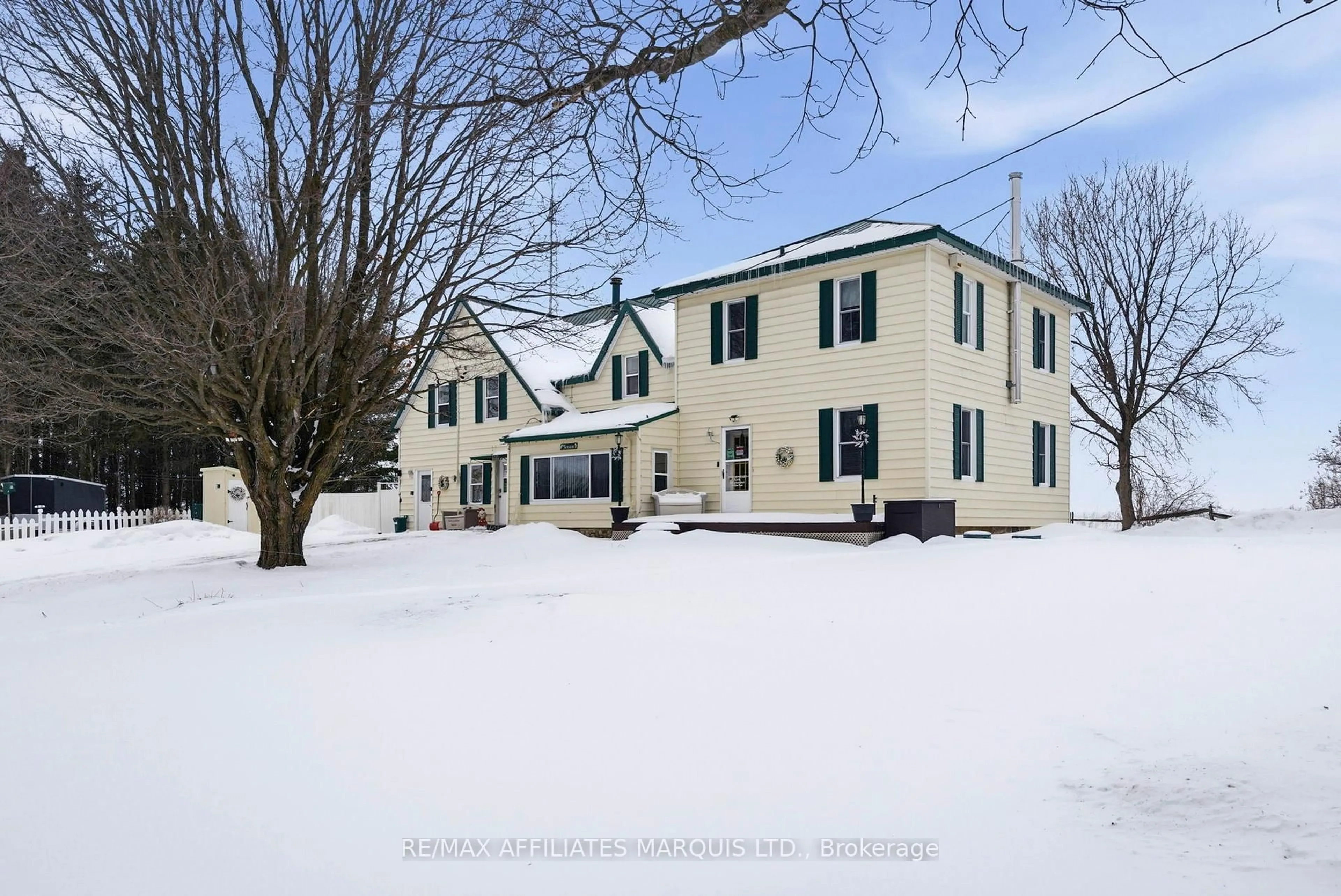 A pic from outside/outdoor area/front of a property/back of a property/a pic from drone, unknown for 3198 Hwy 138 Highway, North Stormont Ontario K0C 1C0