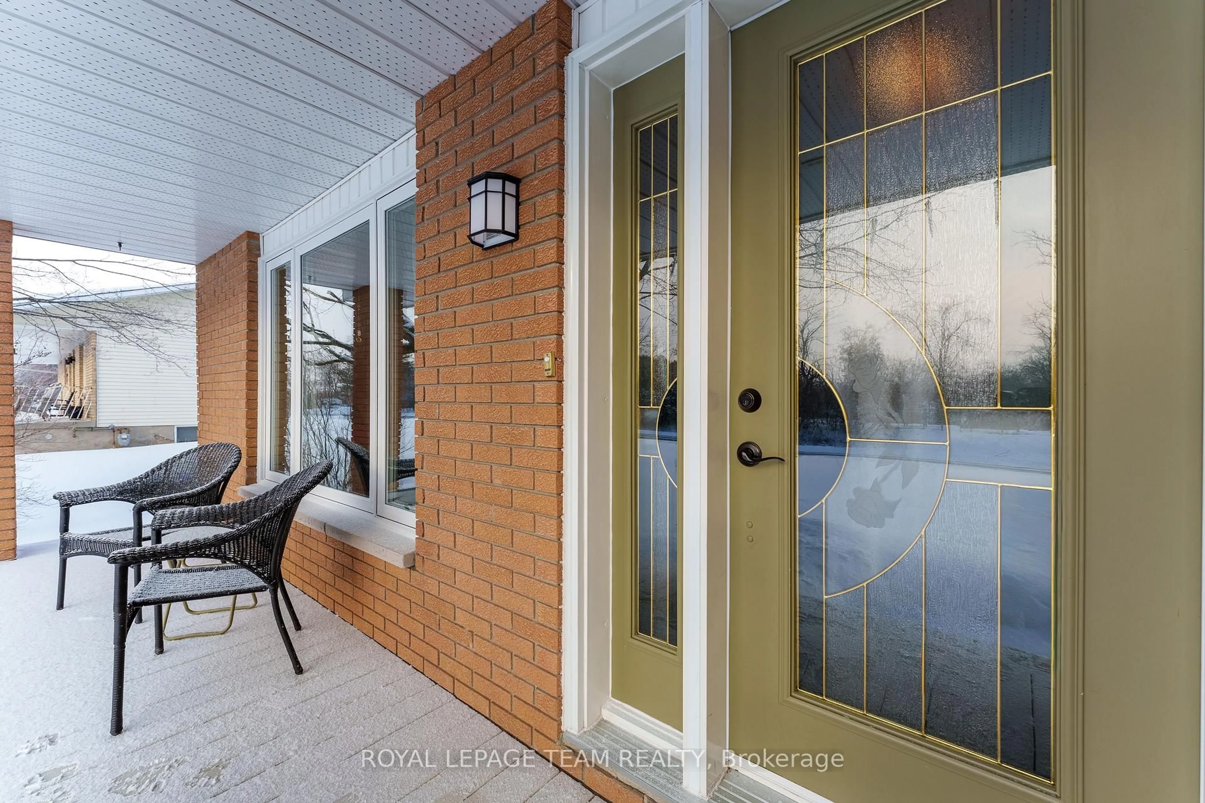 Indoor entryway for 4009 Champlain St, Clarence-Rockland Ontario K0A 1E0