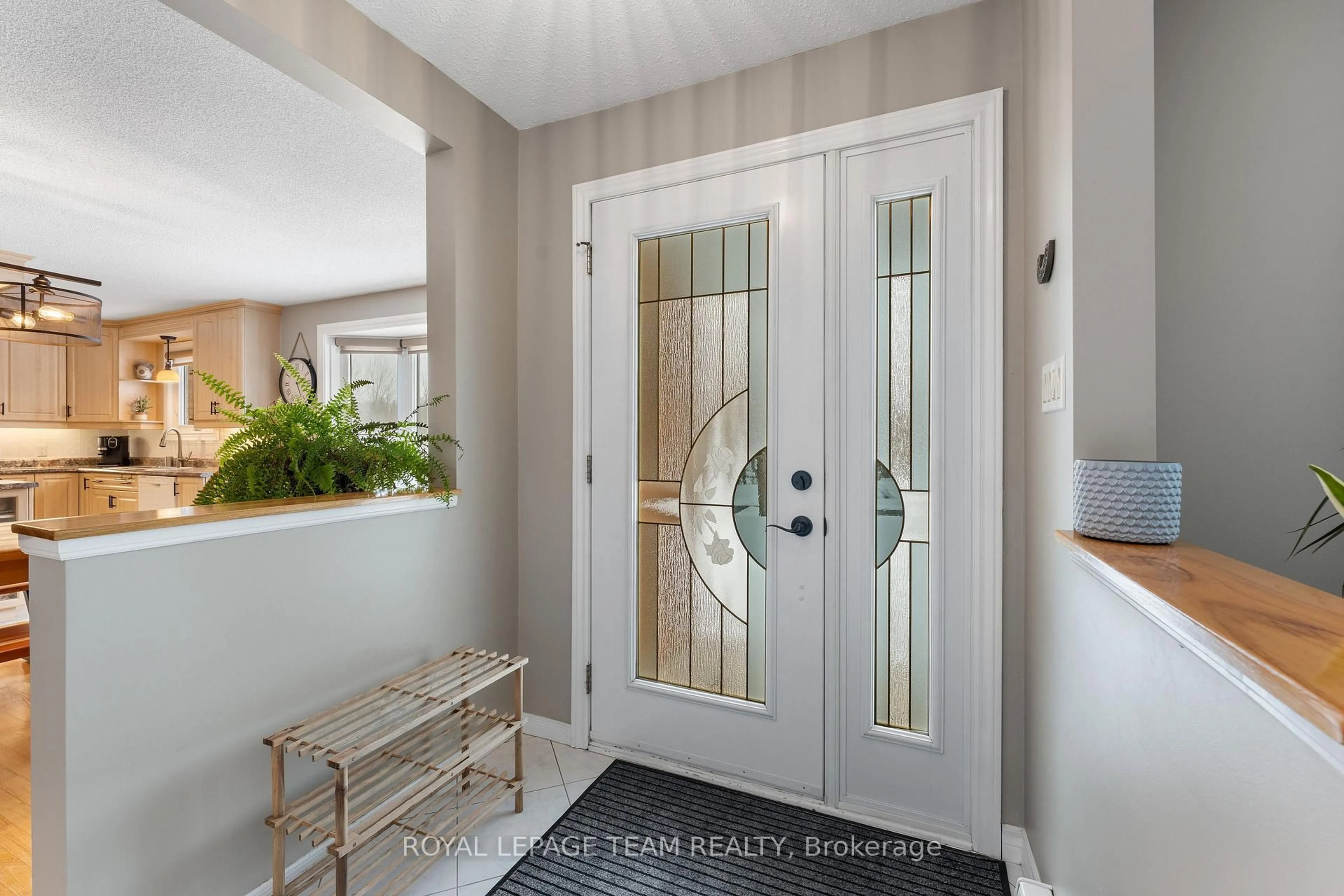 Indoor entryway for 4009 Champlain St, Clarence-Rockland Ontario K0A 1E0