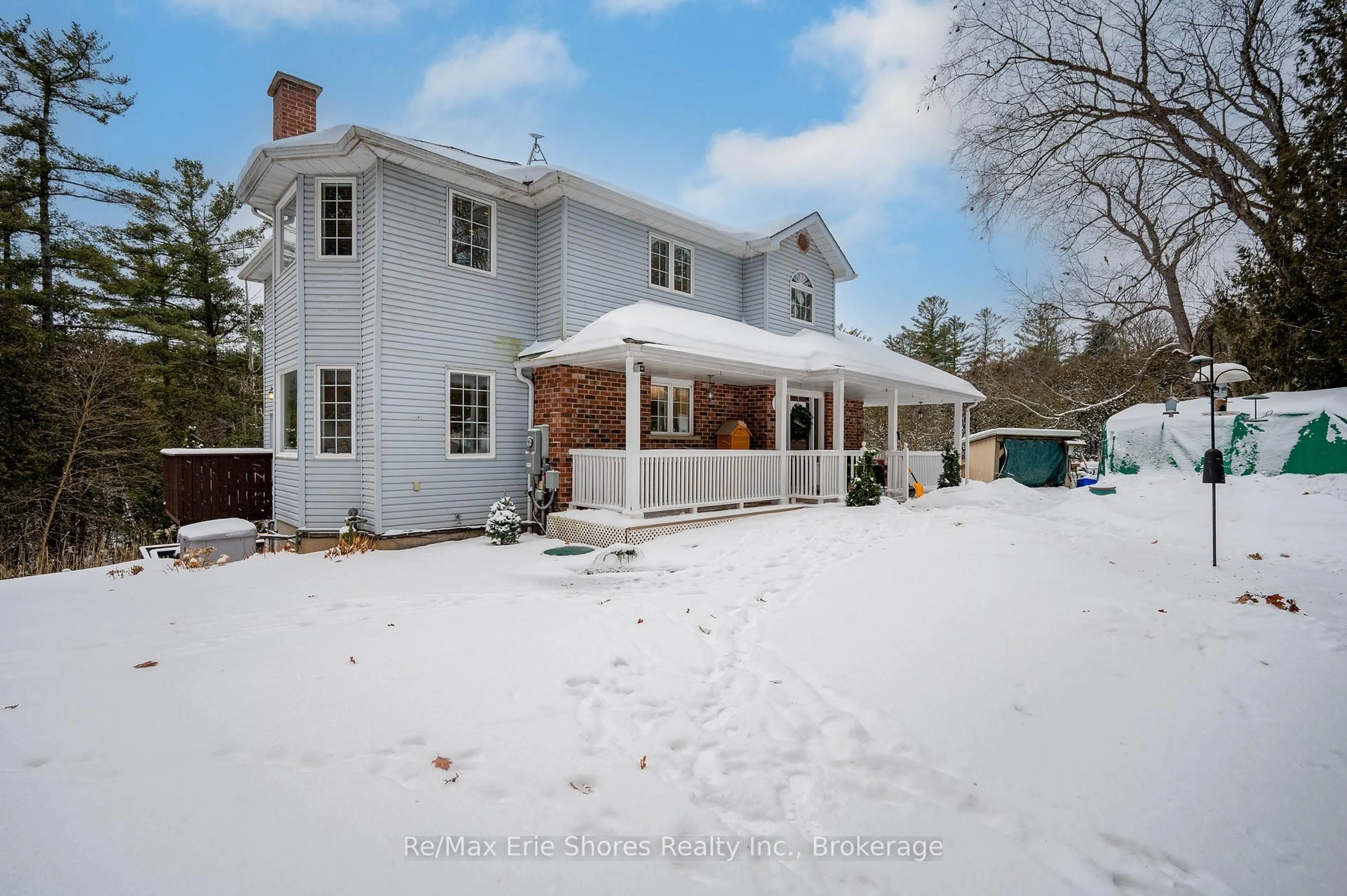 A pic from outside/outdoor area/front of a property/back of a property/a pic from drone, street for 2 North St, Norfolk Ontario N0J 1E0