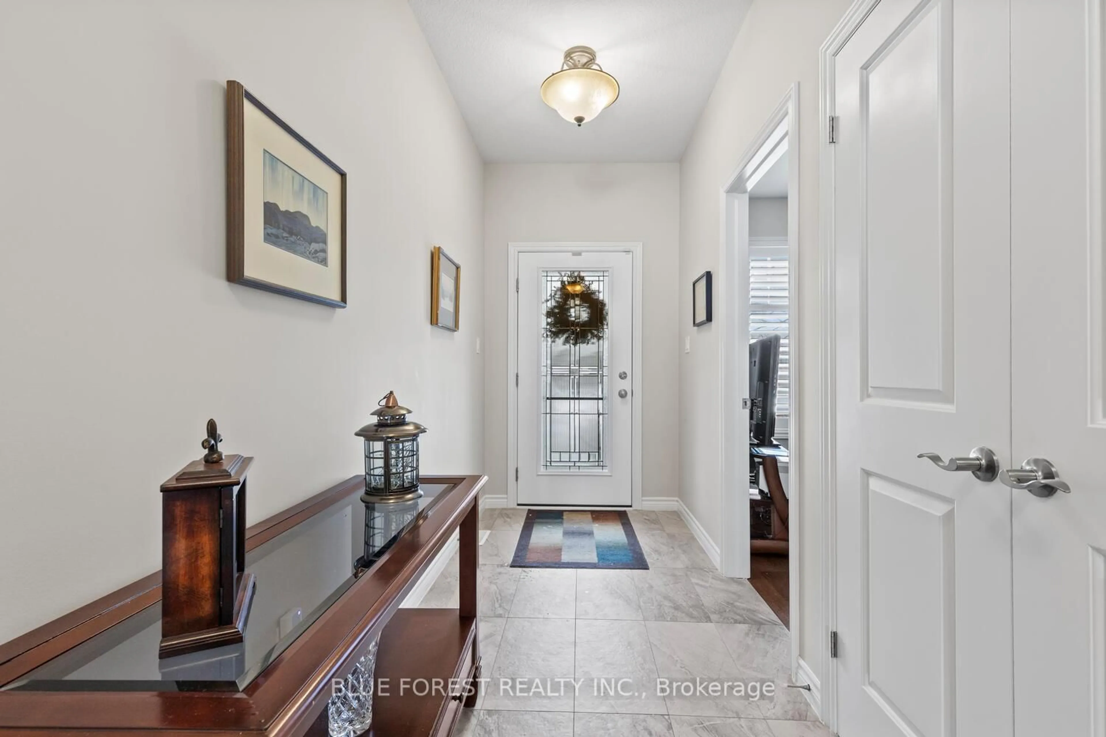 Indoor entryway for 2250 Buroak Dr #111, London North Ontario N6G 0N7