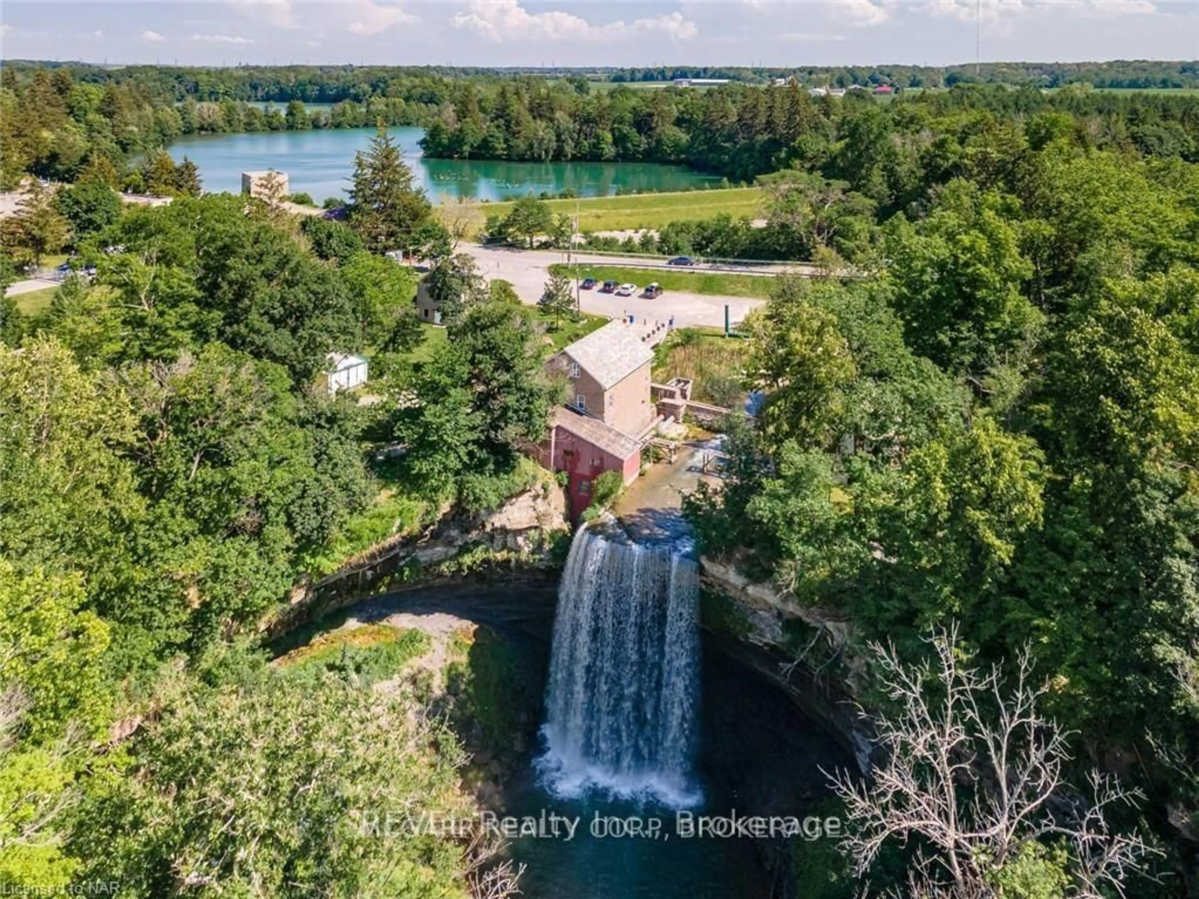 A pic from outside/outdoor area/front of a property/back of a property/a pic from drone, water/lake/river/ocean view for 2474 Decew Rd, Thorold Ontario L0S 1E6
