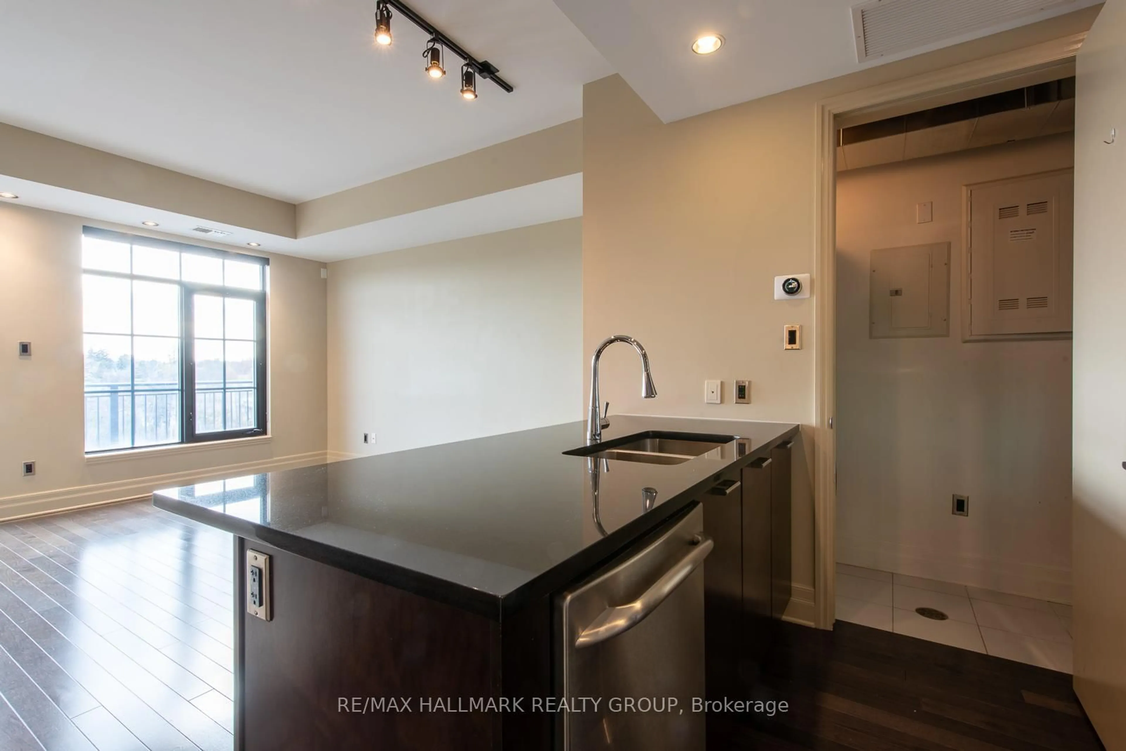 Unknown for 327 Breezehill Ave #701, Ottawa Ontario K1Y 1R6