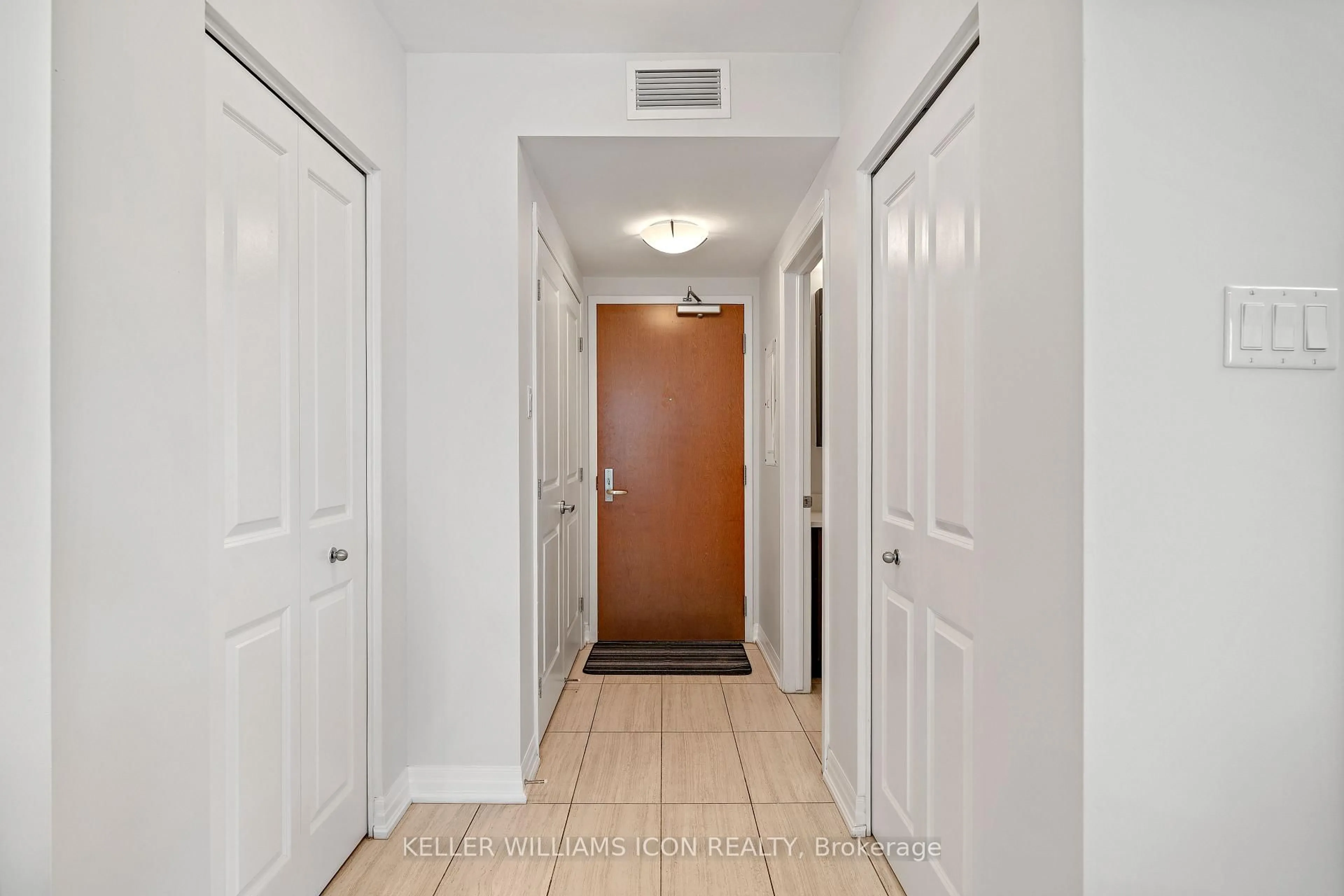 Indoor entryway for 195 Besserer St #2308, Ottawa Ontario K1N 0B6