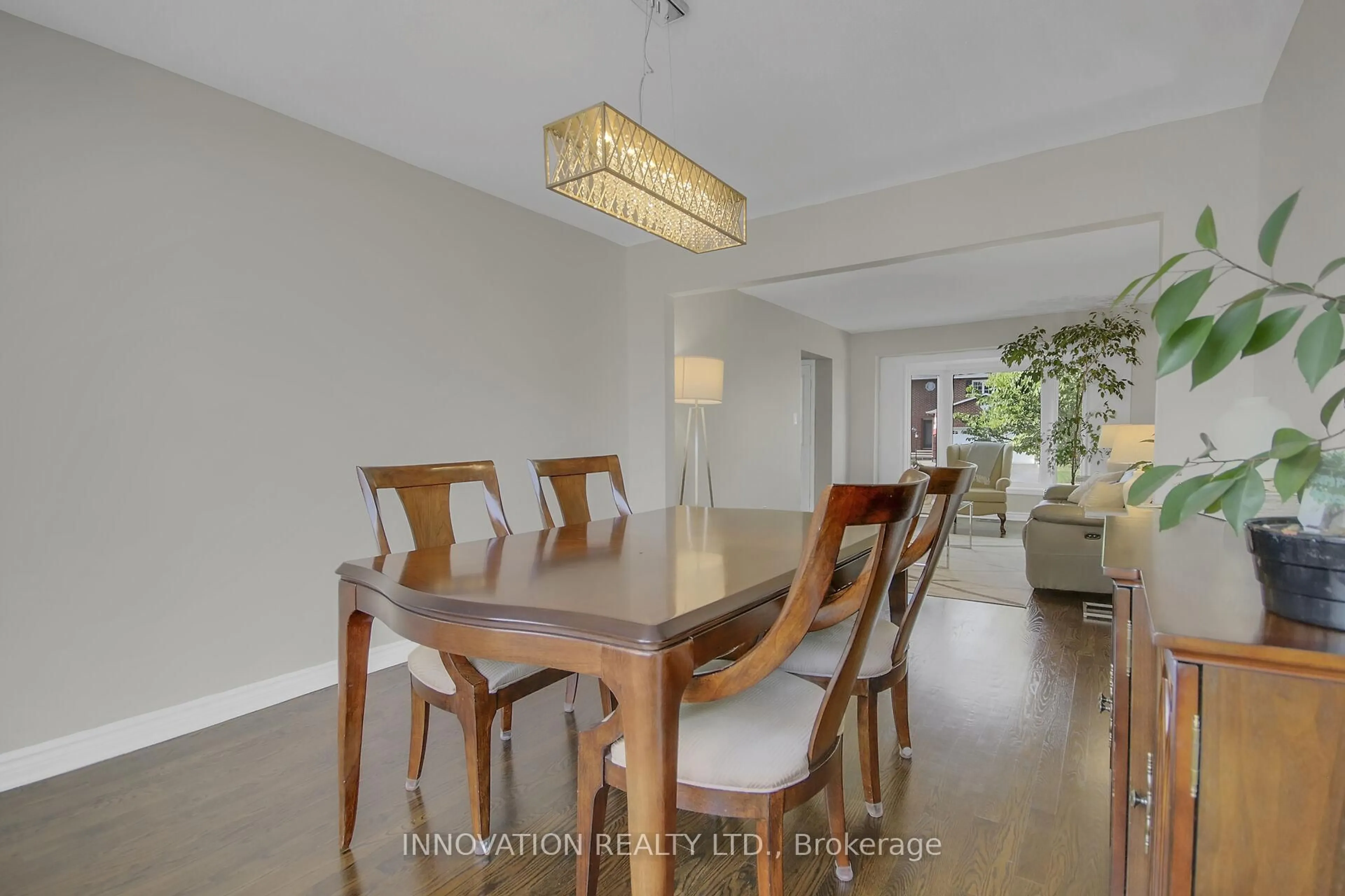 Dining room, wood/laminate floor for 76 Chickasaw Cres, Kanata Ontario K2M 1M7