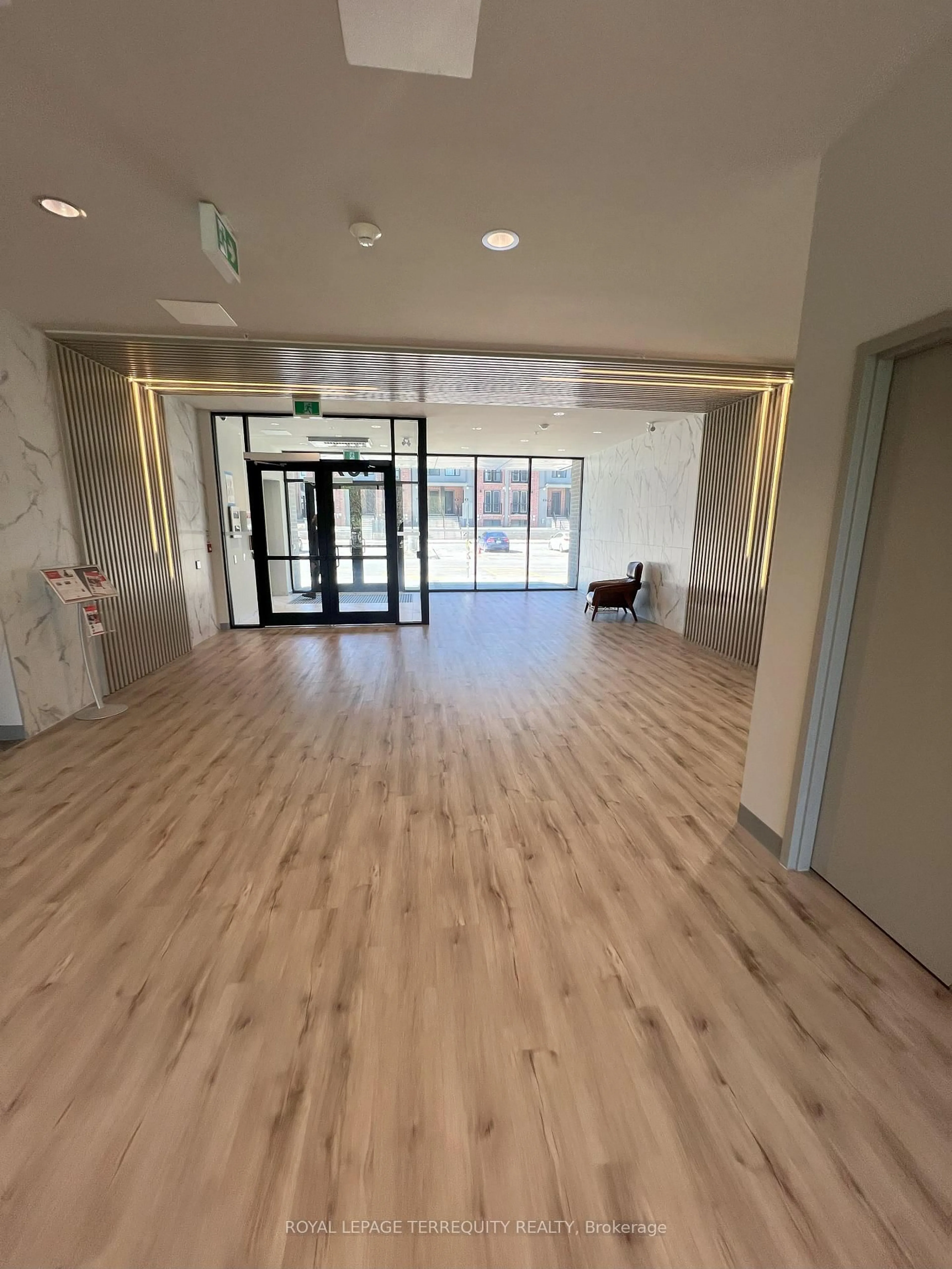 Indoor foyer for 107 Roger St #416, Waterloo Ontario N2J 0G3