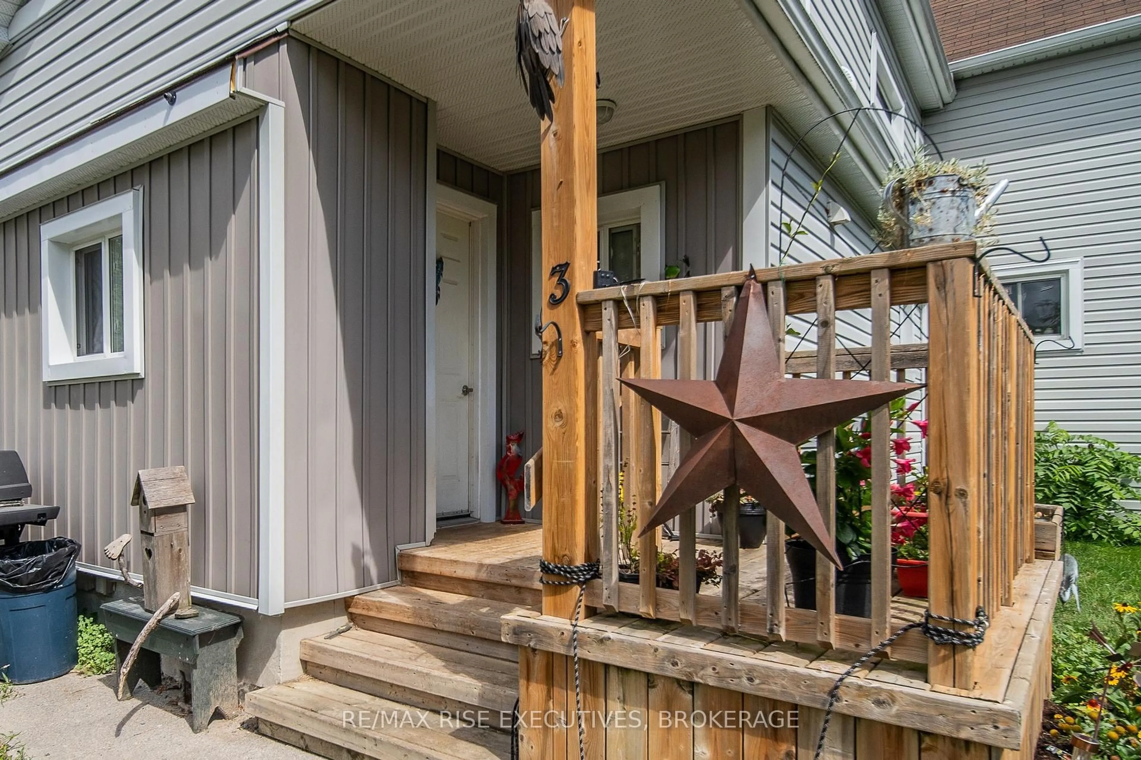 Unknown for 190 Victoria Ave, Gananoque Ontario K7G 2S1