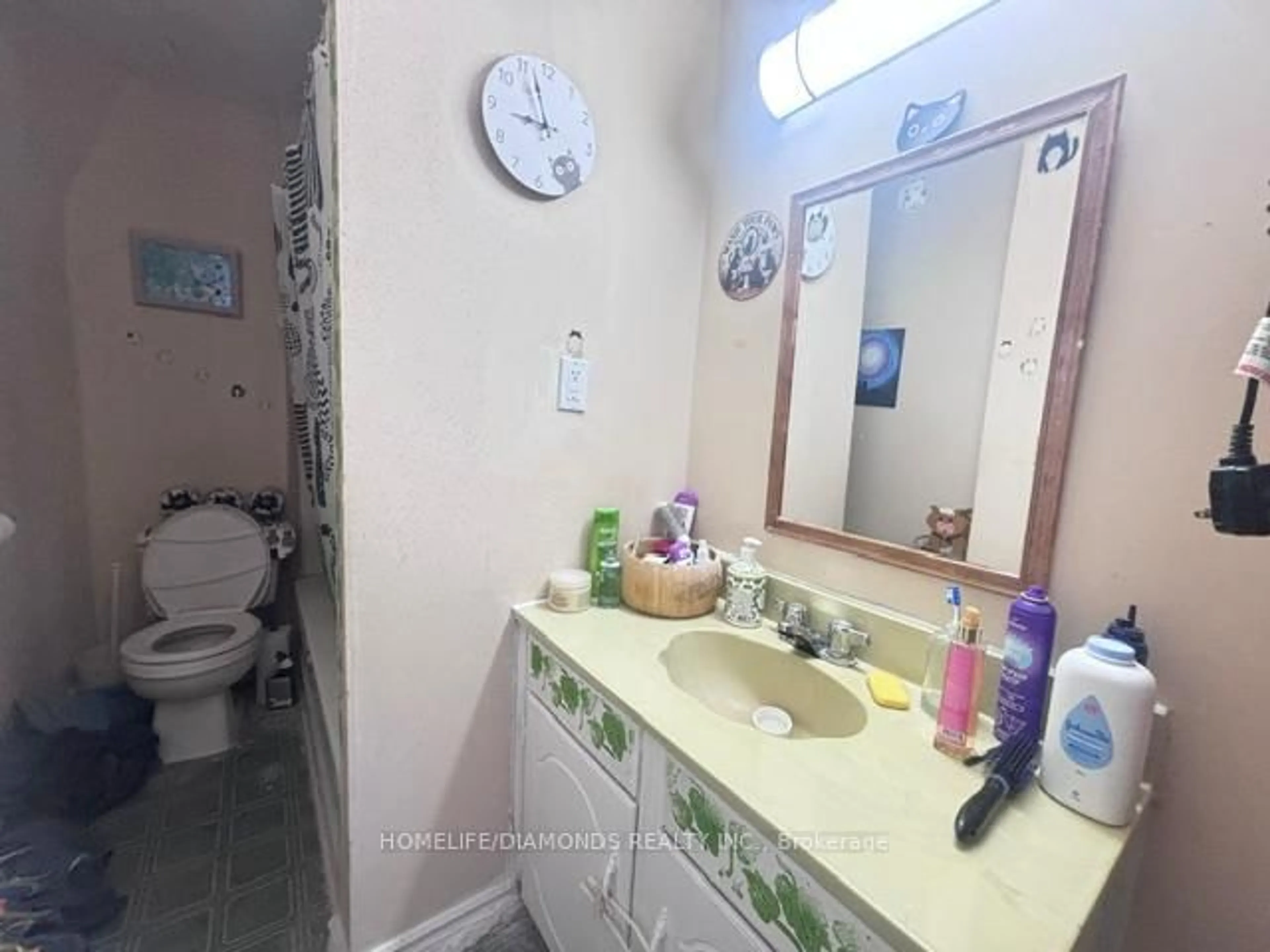 Standard bathroom, unknown for 4908 ST. LAWRENCE Ave, Niagara Falls Ontario L2E 3Y3