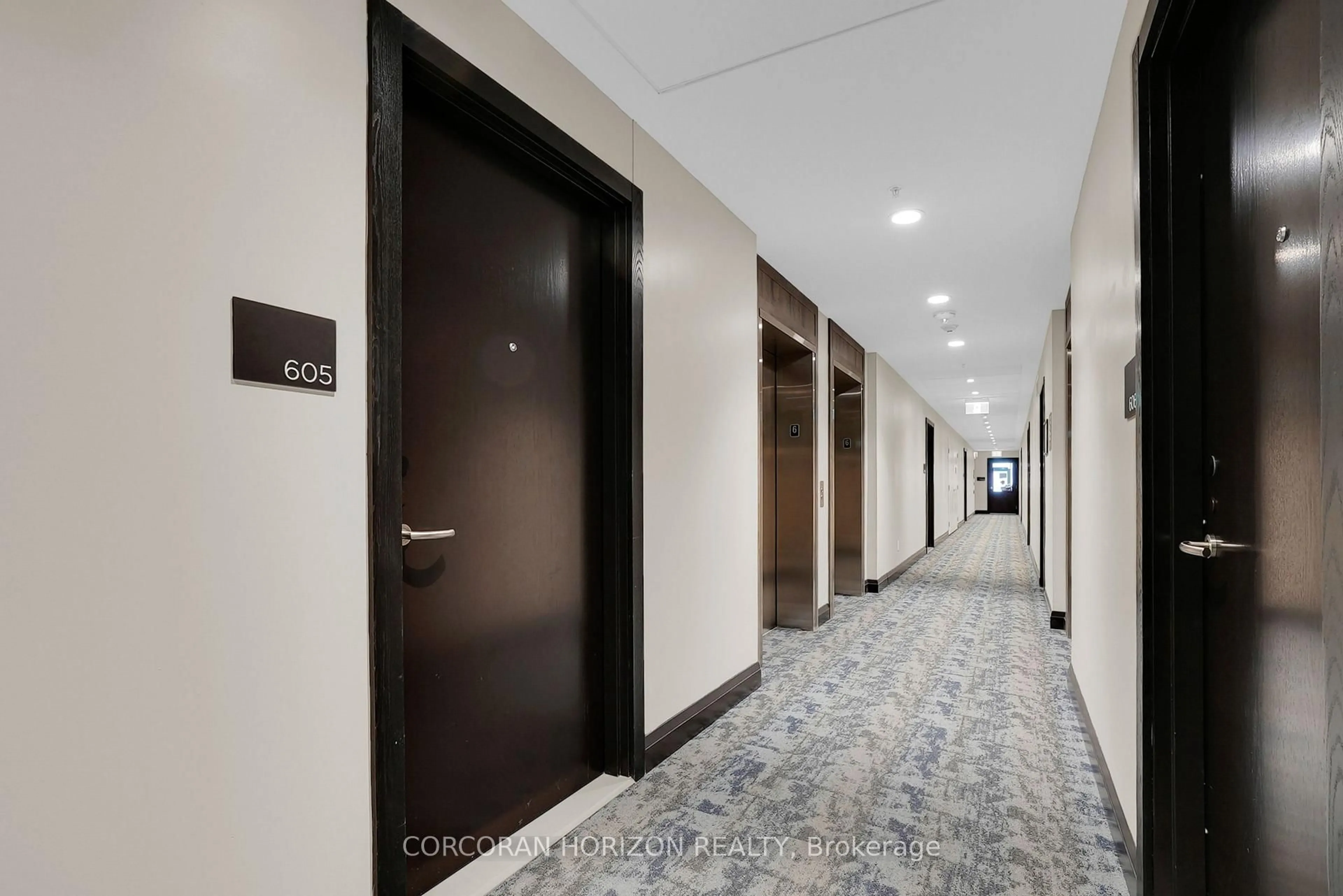 Indoor foyer for 15 Glebe St #605, Cambridge Ontario N1S 2L8