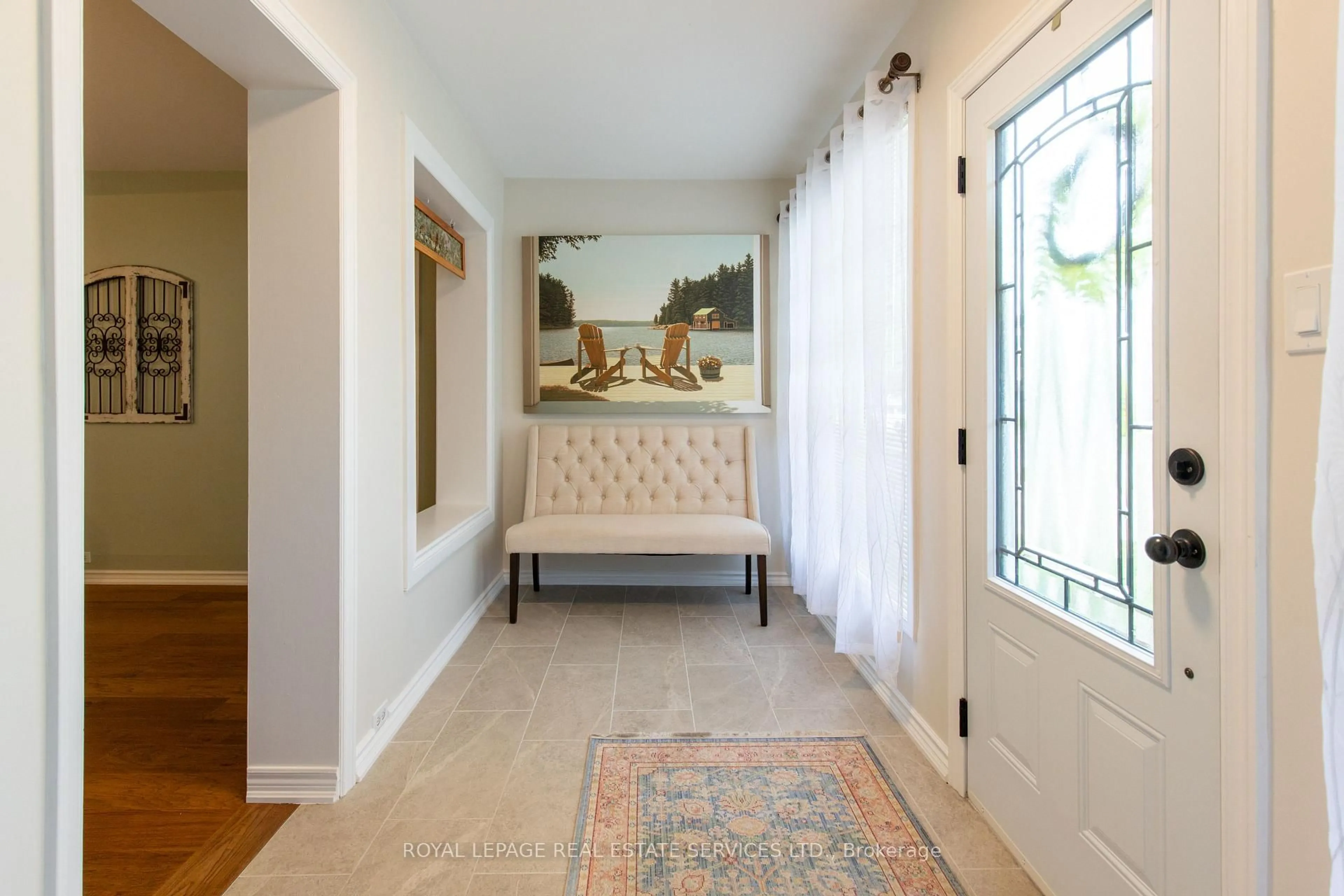 Indoor entryway for 141 Main St, St. Catharines Ontario L2N 4V6