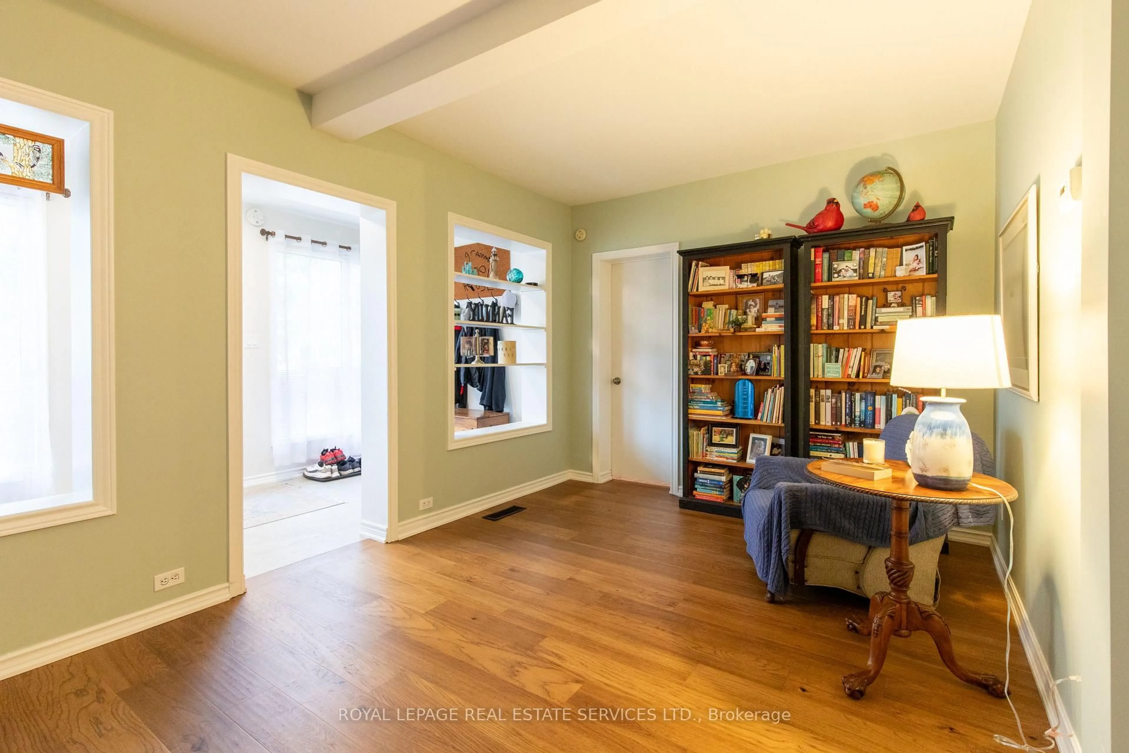 Indoor entryway for 141 Main St, St. Catharines Ontario L2N 4V6