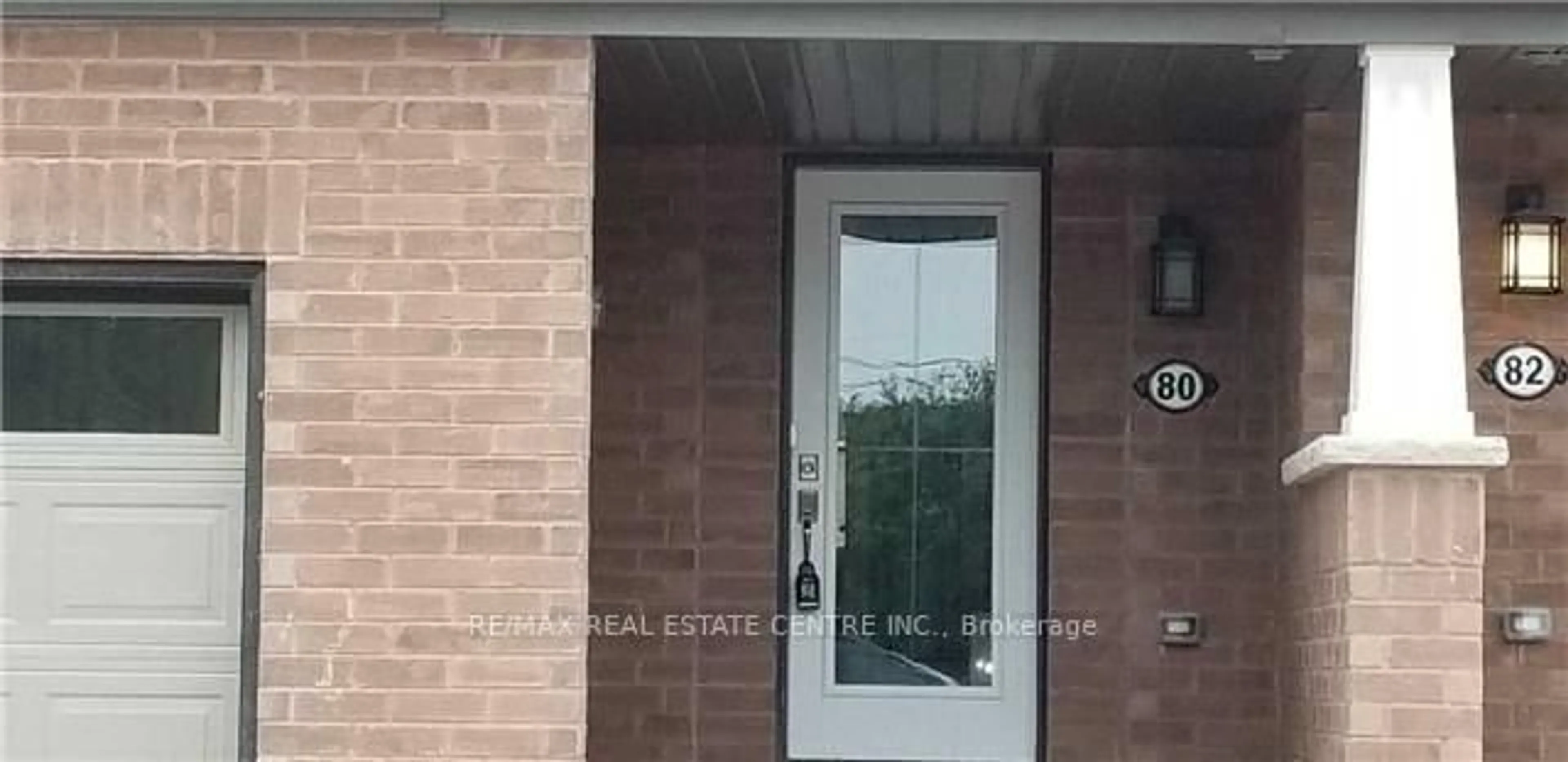 Indoor entryway for 80 Scarletwood St, Hamilton Ontario L8J 1X5