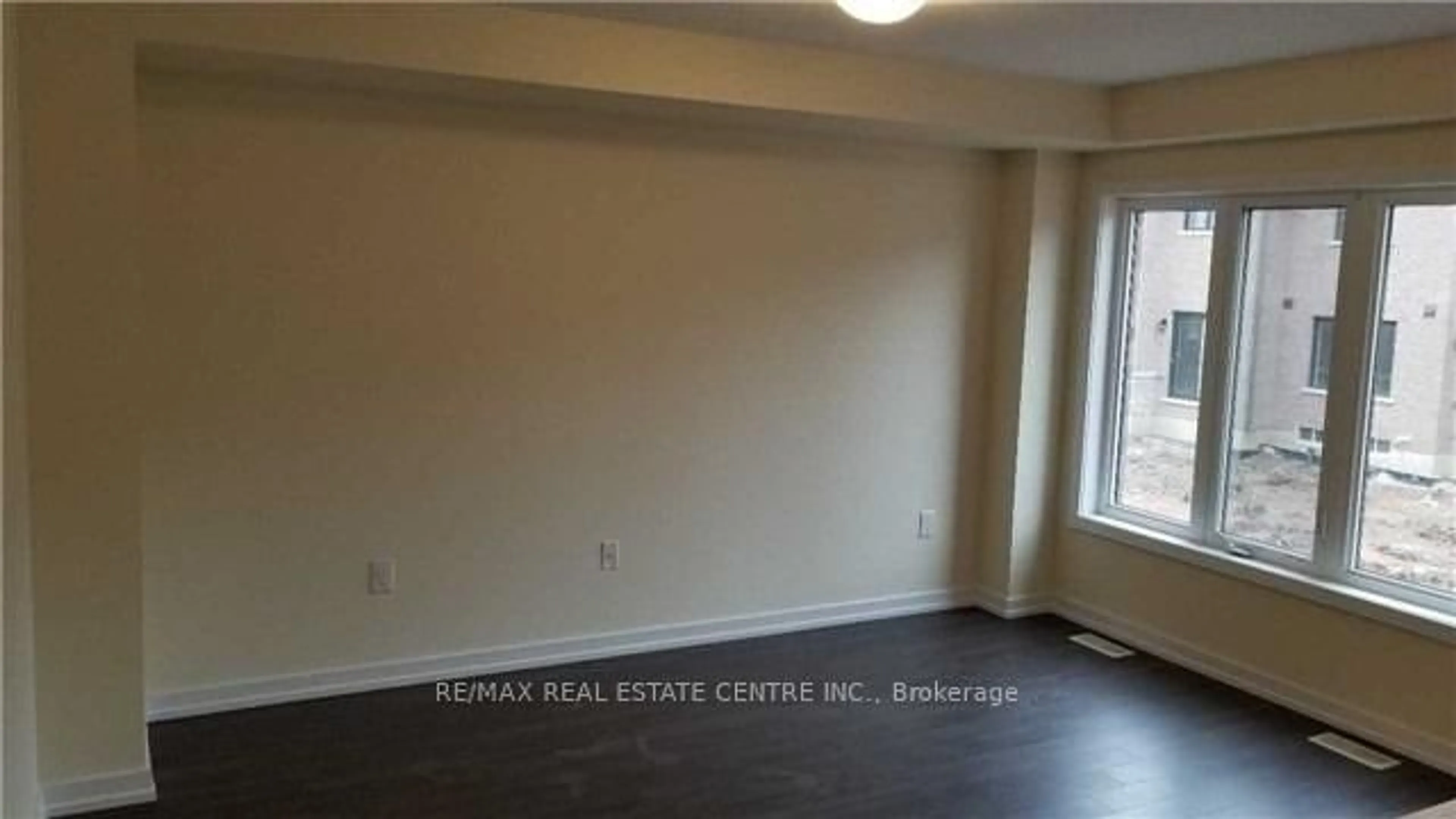 A pic of a room for 80 Scarletwood St, Hamilton Ontario L8J 1X5
