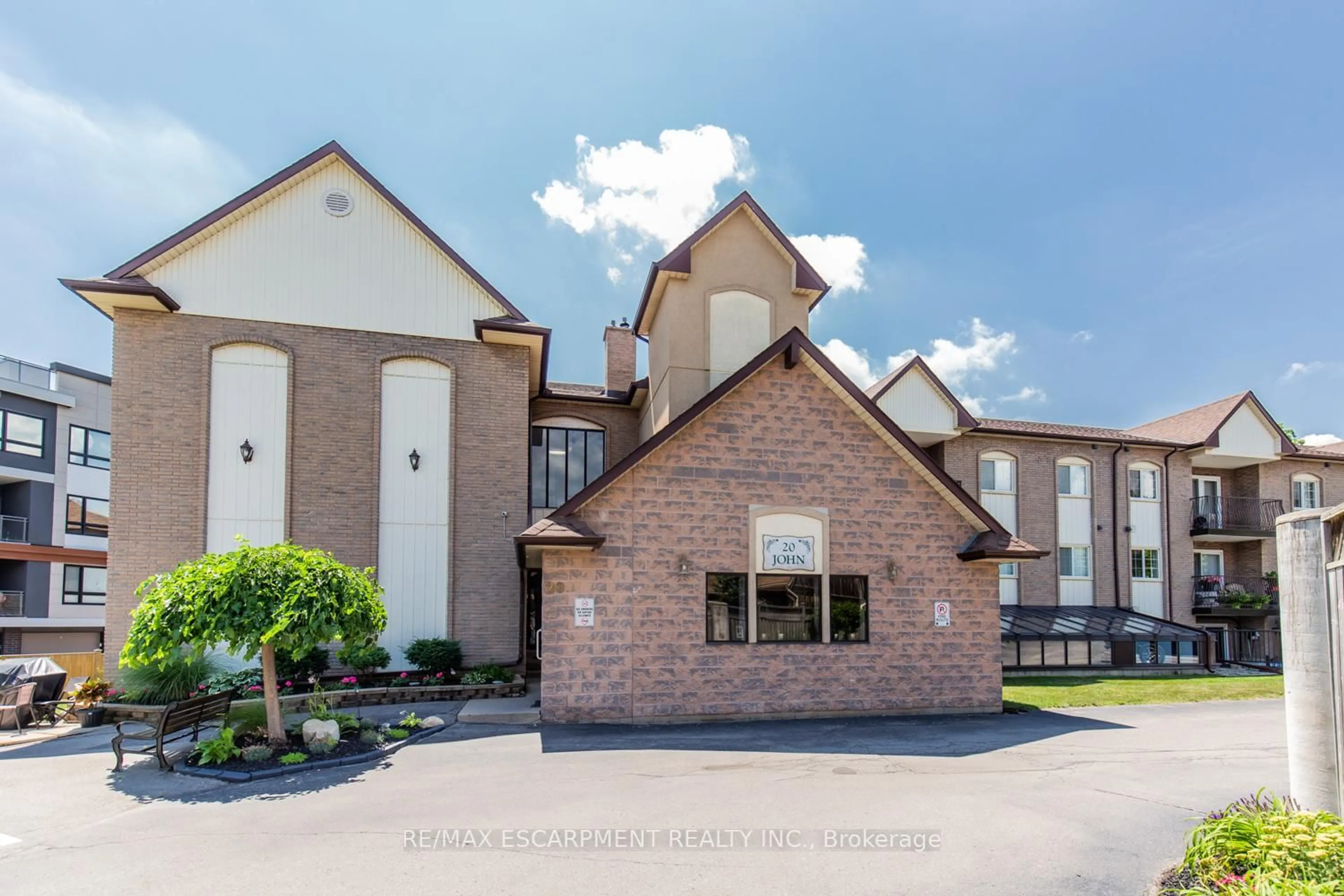 Unknown for 20 John St #110, Grimsby Ontario L3M 1X5