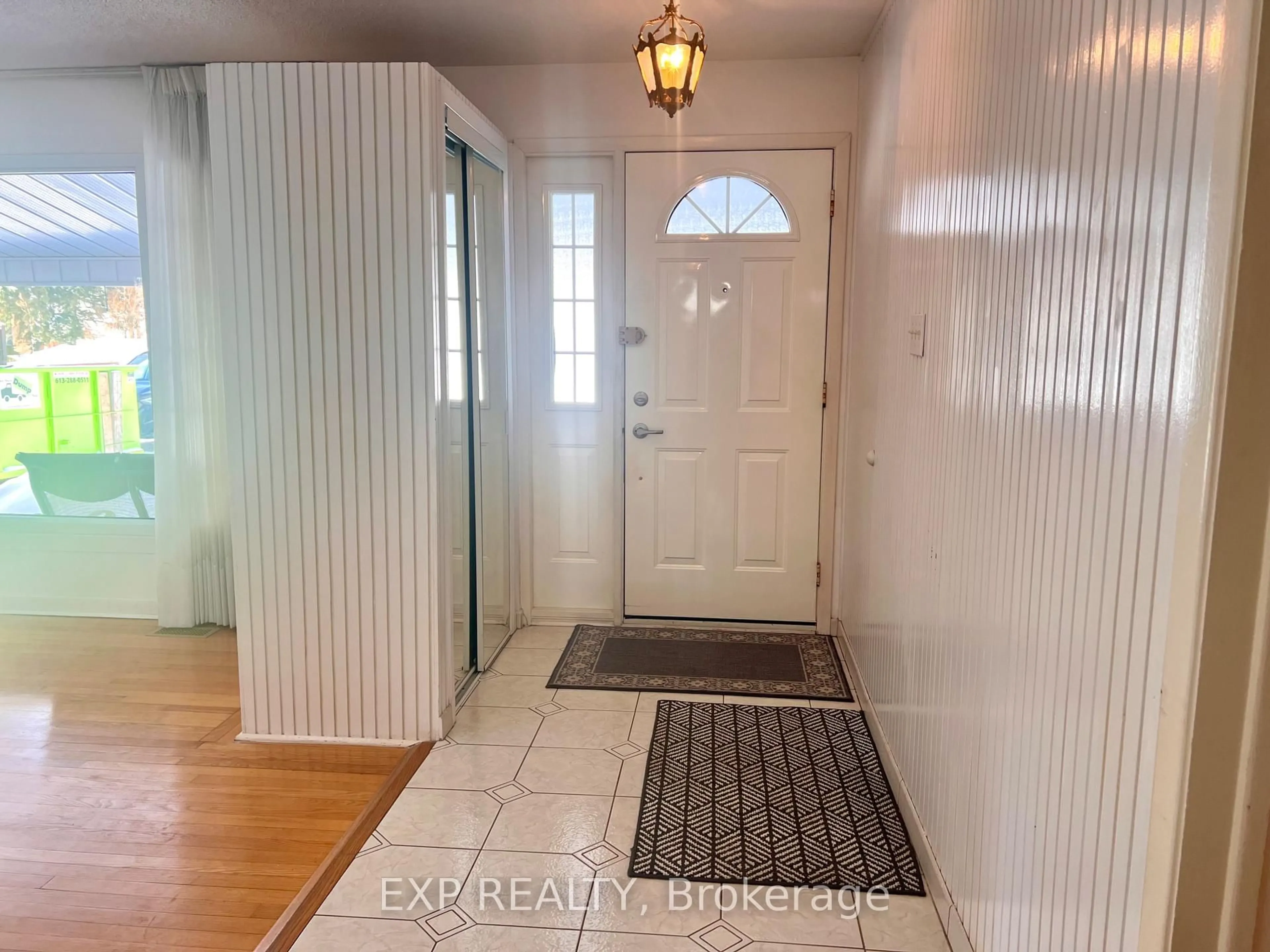 Indoor entryway for 20 Wallford Way, Ottawa Ontario K2E 6B4