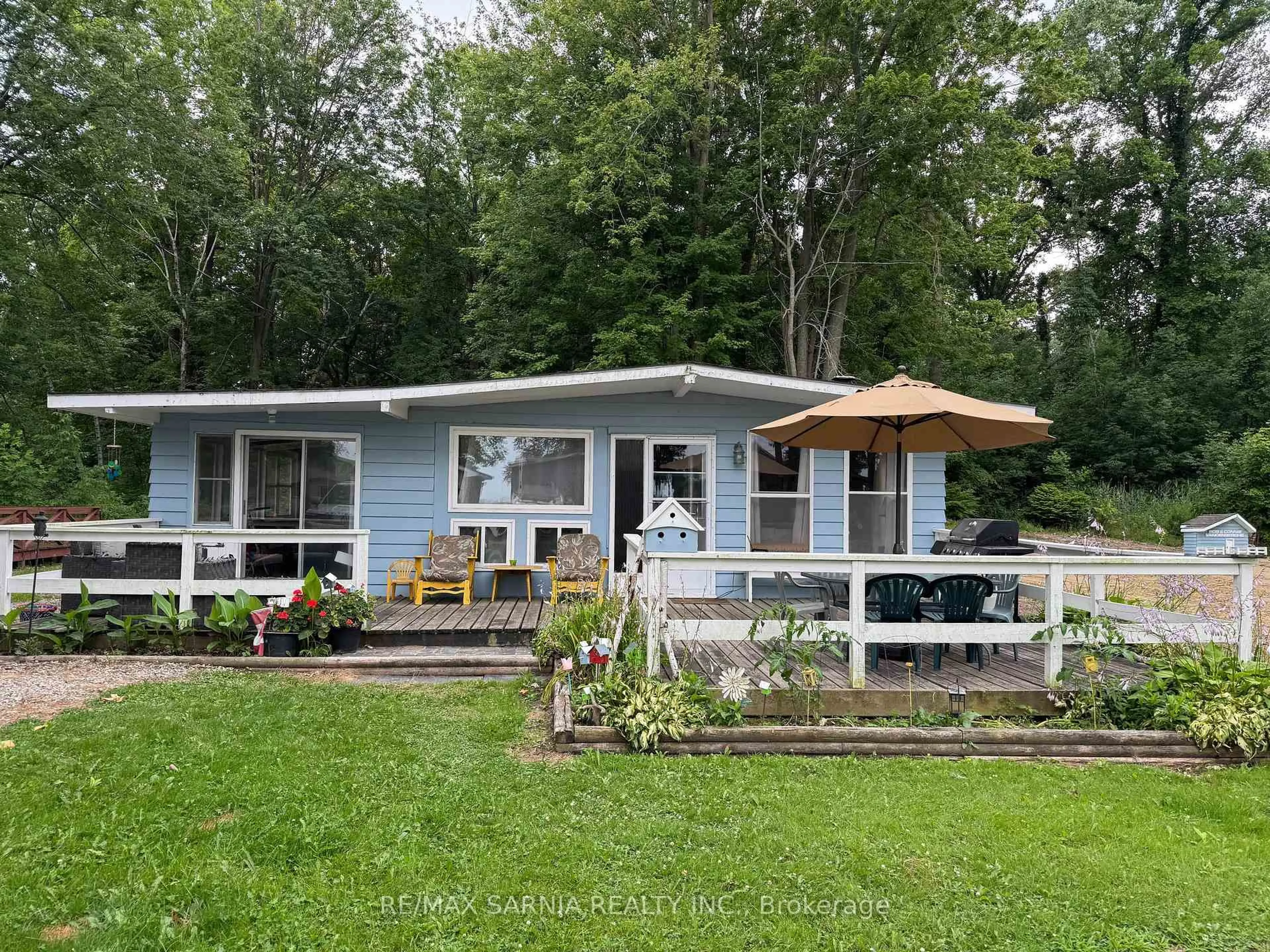 Home with vinyl exterior material, water/lake/river/ocean view for 9924 LAKE Rd, Lambton Shores Ontario N0N 1J1