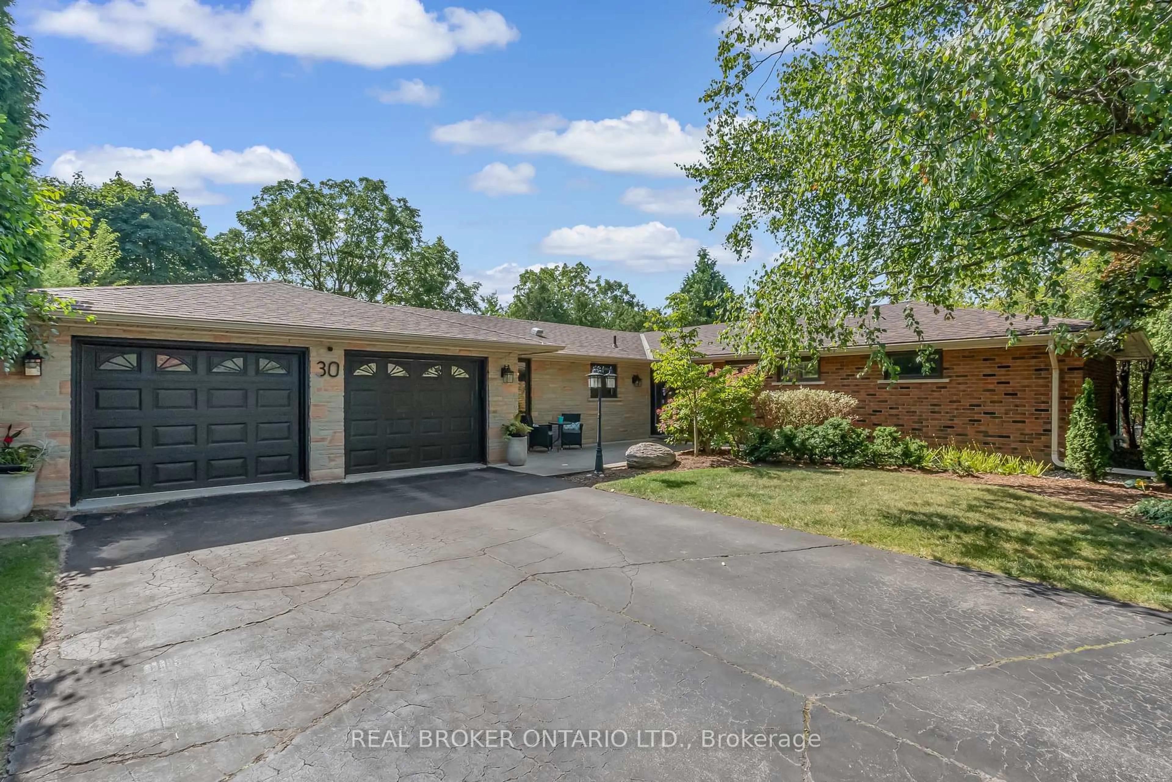 A pic from outside/outdoor area/front of a property/back of a property/a pic from drone, water/lake/river/ocean view for 30 Carl Cres, Hamilton Ontario L8B 0G5