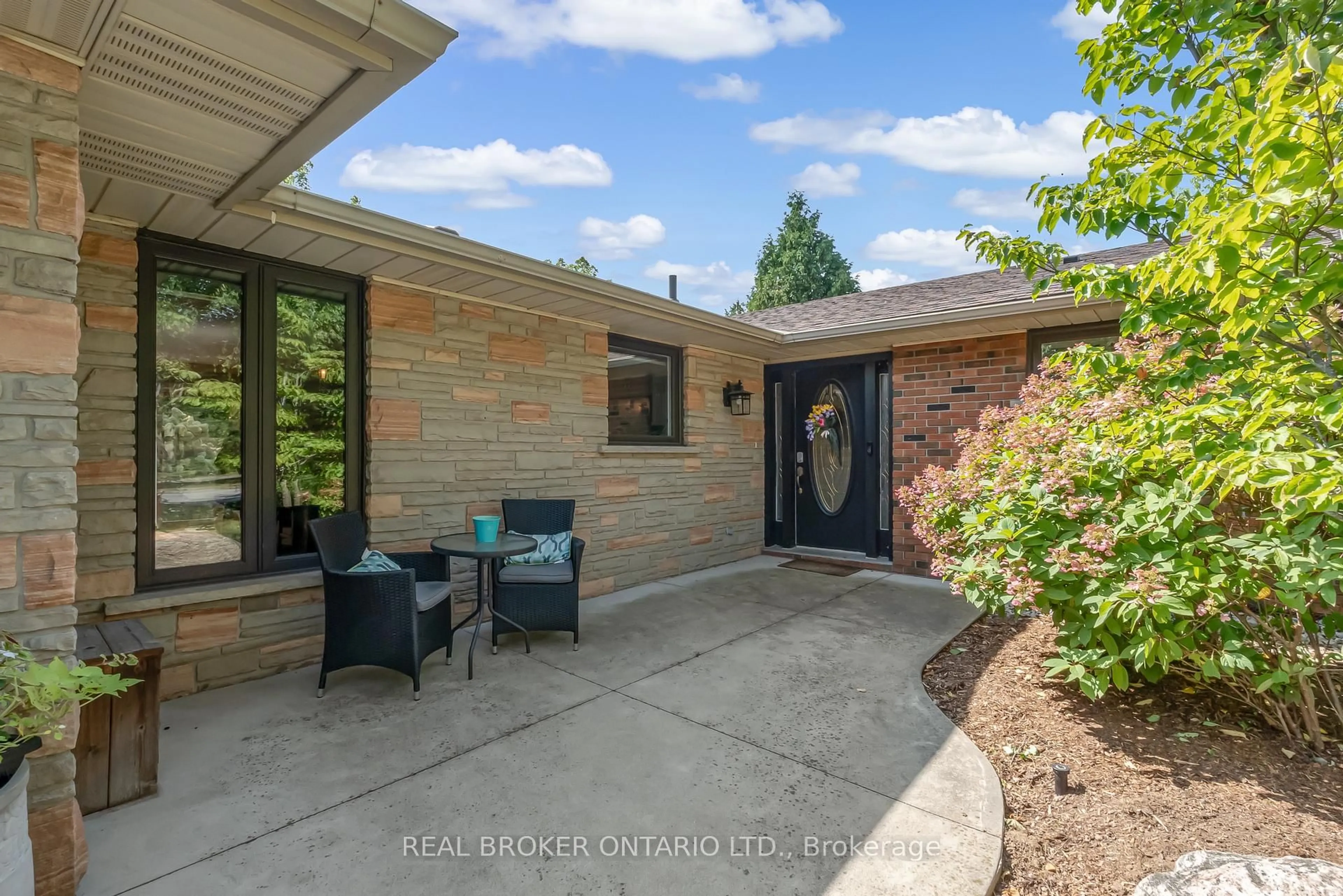 Unknown for 30 Carl Cres, Hamilton Ontario L8B 0G5