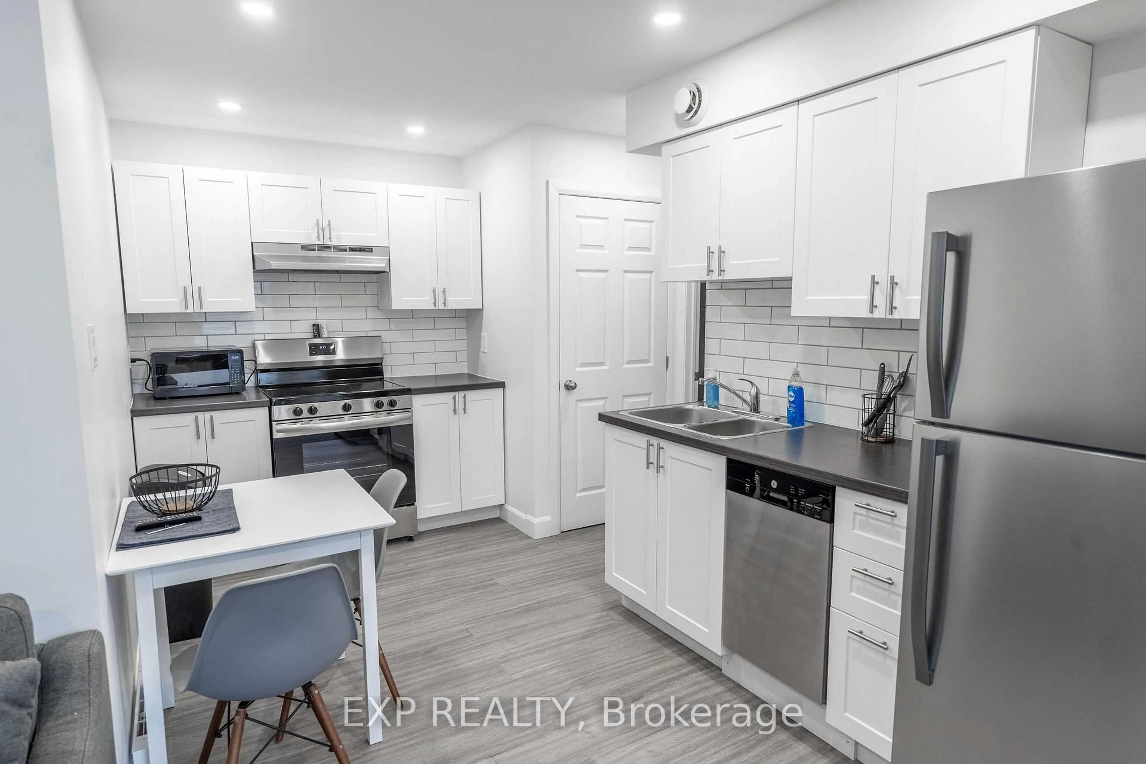 Open concept kitchen, unknown for 625 Montreal Rd, Cornwall Ontario K6H 1C3