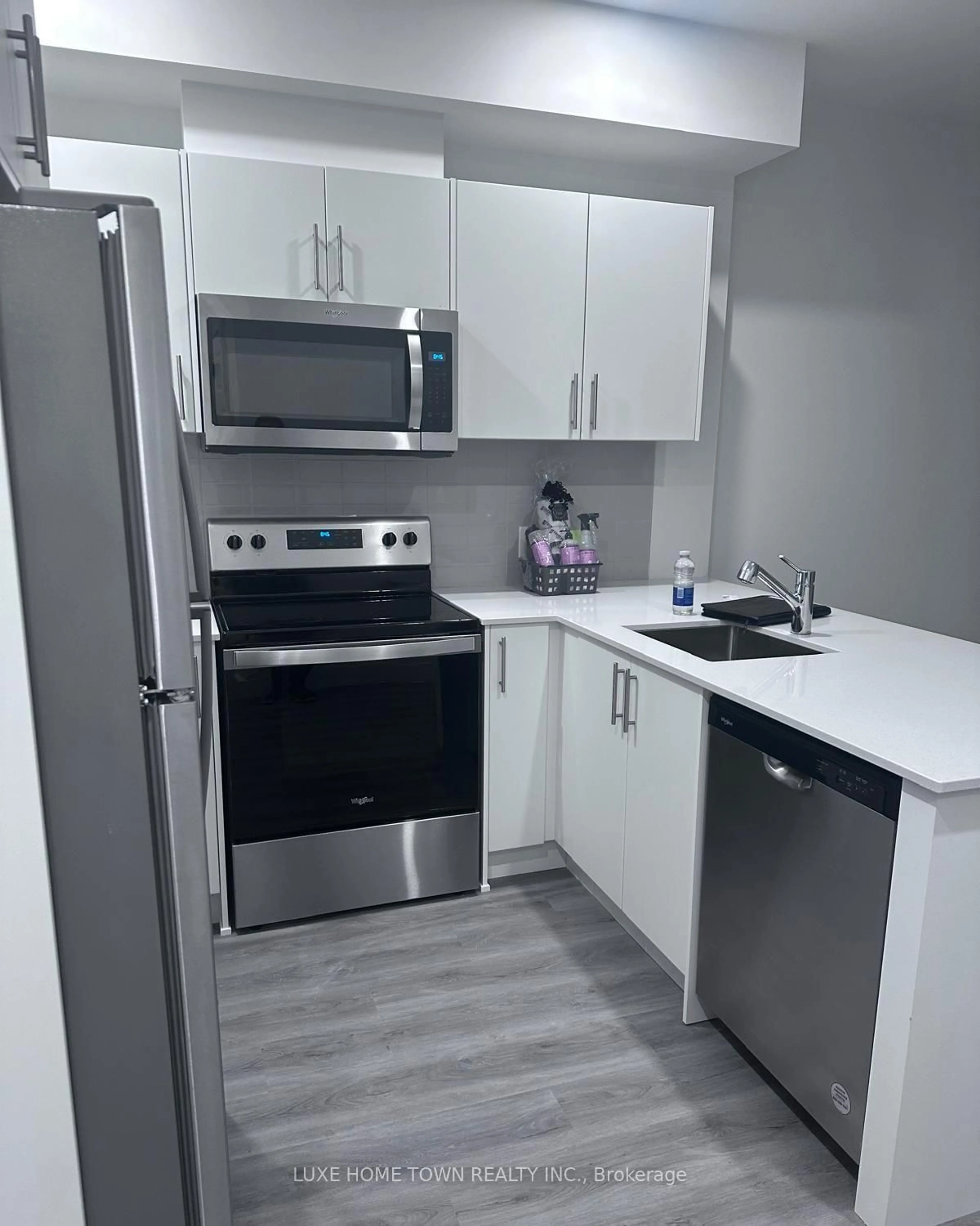 Standard kitchen, unknown for 1000 Lackner Blvd #315, Kitchener Ontario N2A 0L9