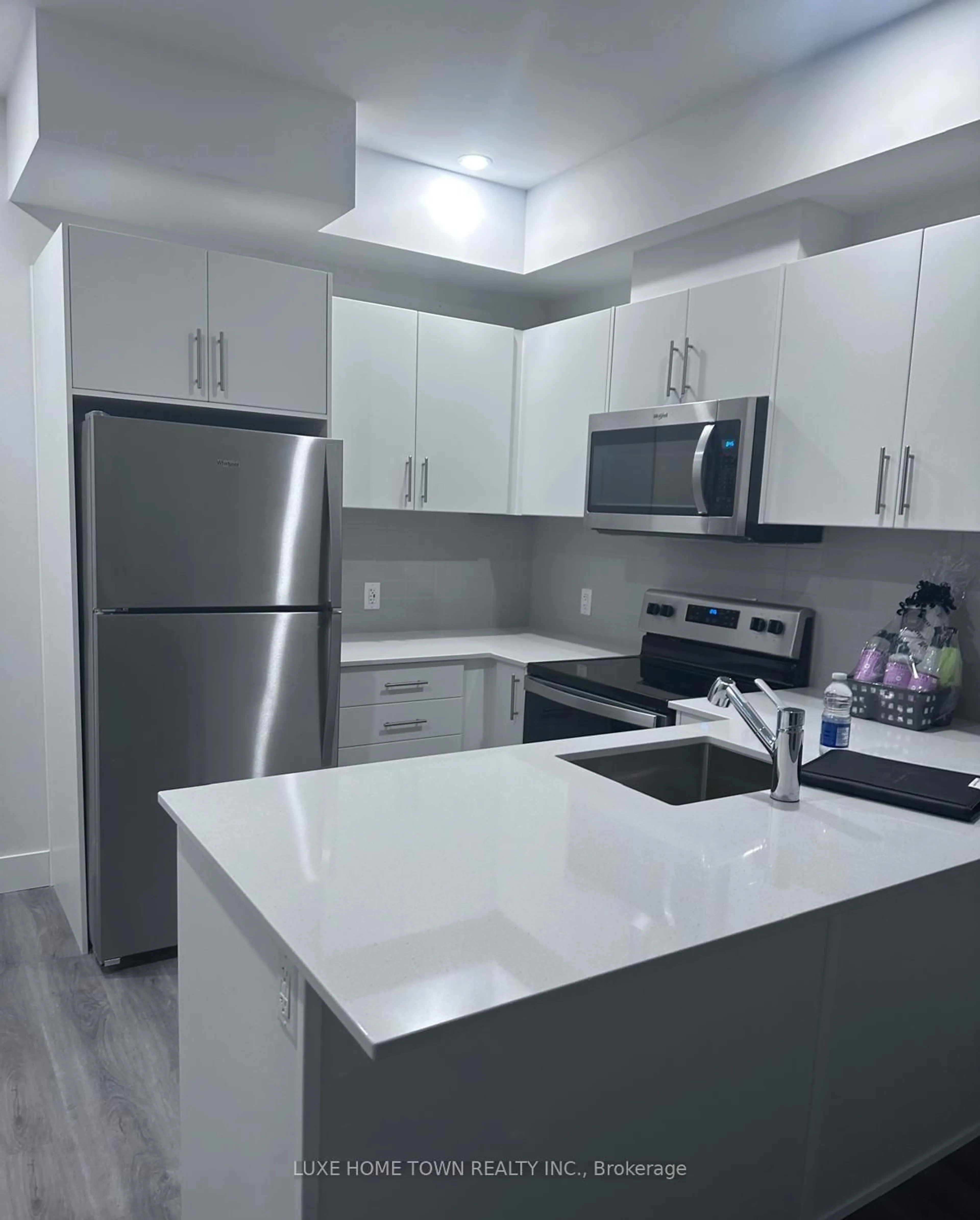 Standard kitchen, unknown for 1000 Lackner Blvd #315, Kitchener Ontario N2A 0L9