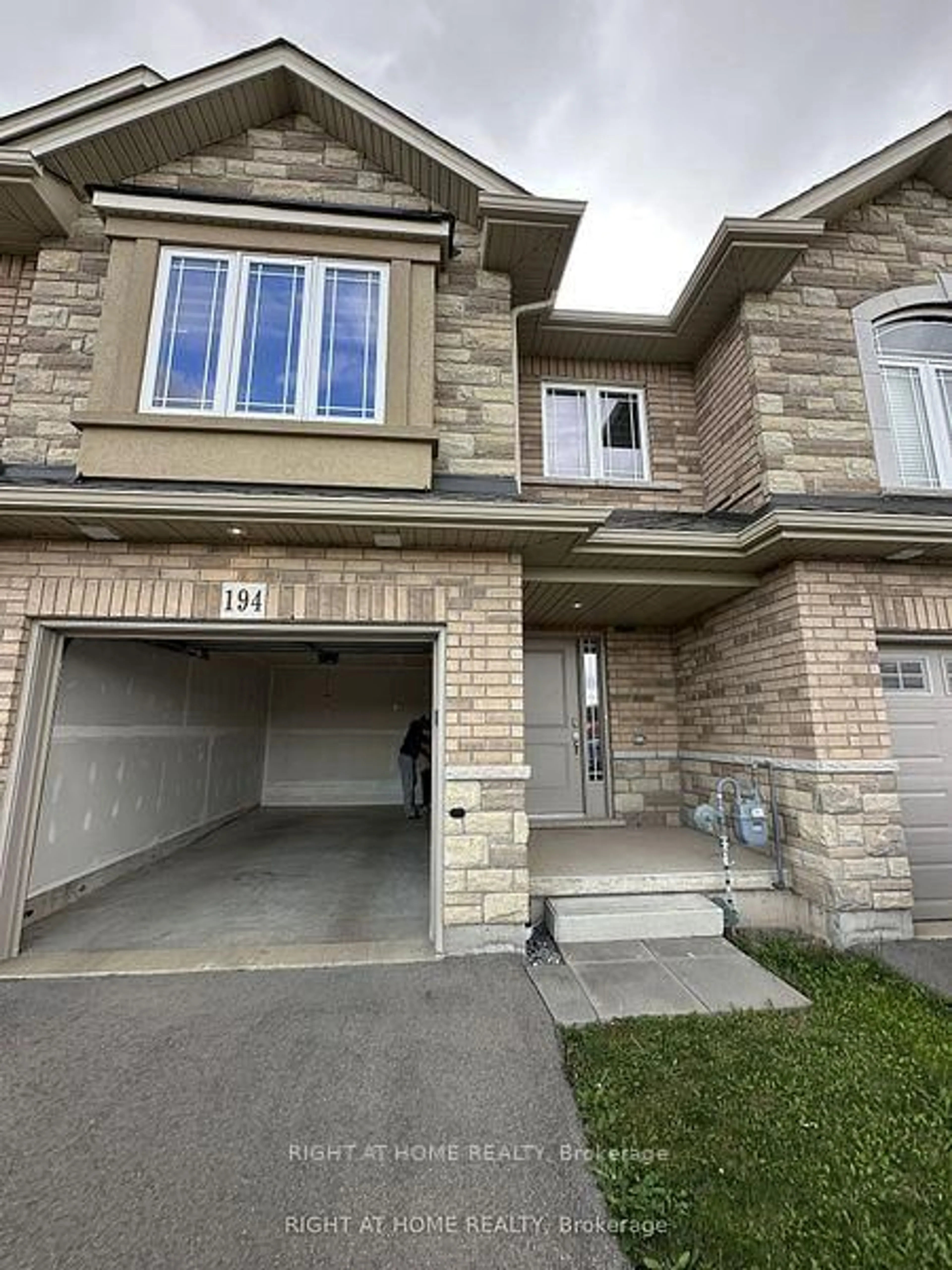 Unknown for 194 Dalgleish Tr, Hamilton Ontario L0R 1P0