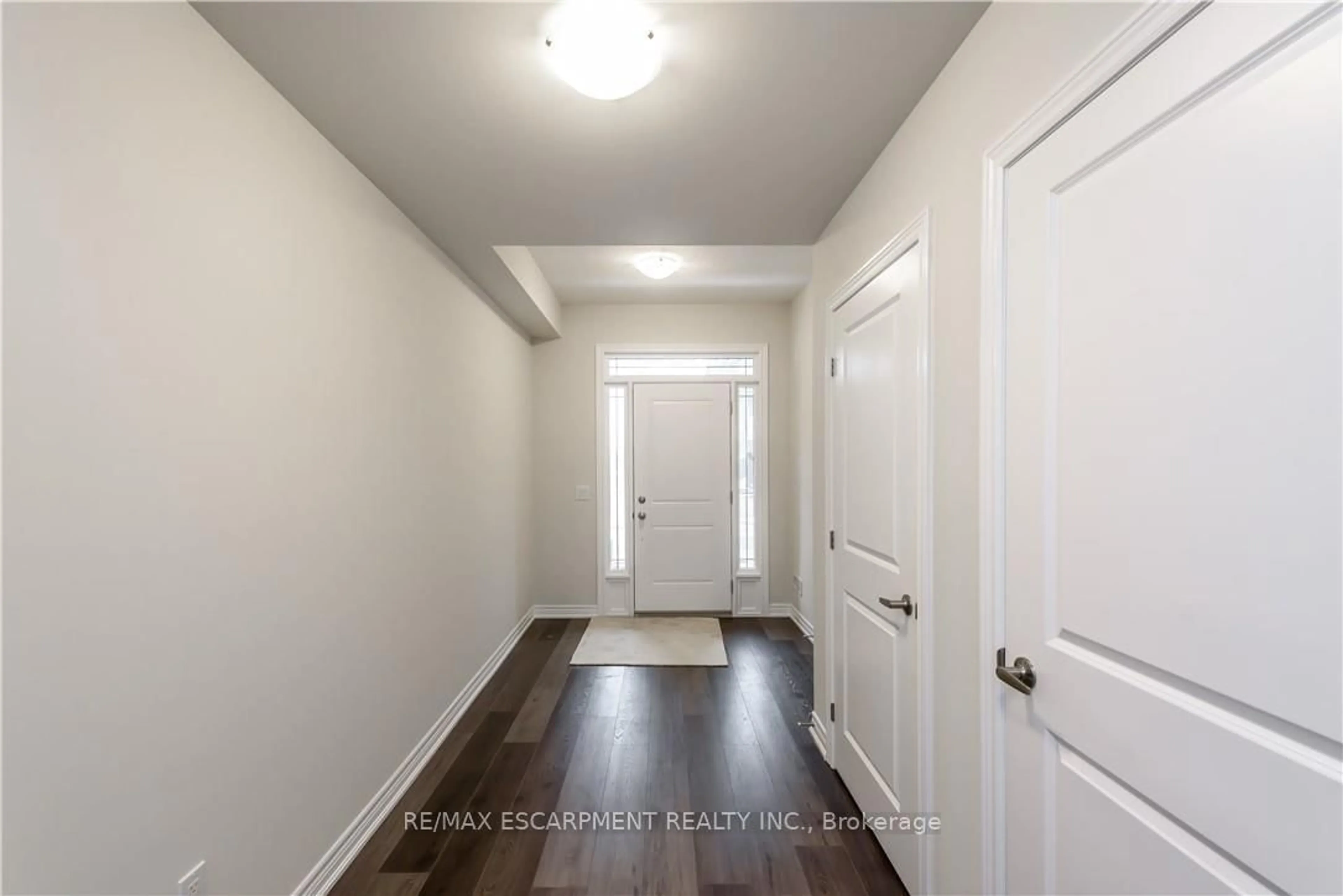 Indoor entryway for 27 Rachel Dr #5, Hamilton Ontario L8E 0K6