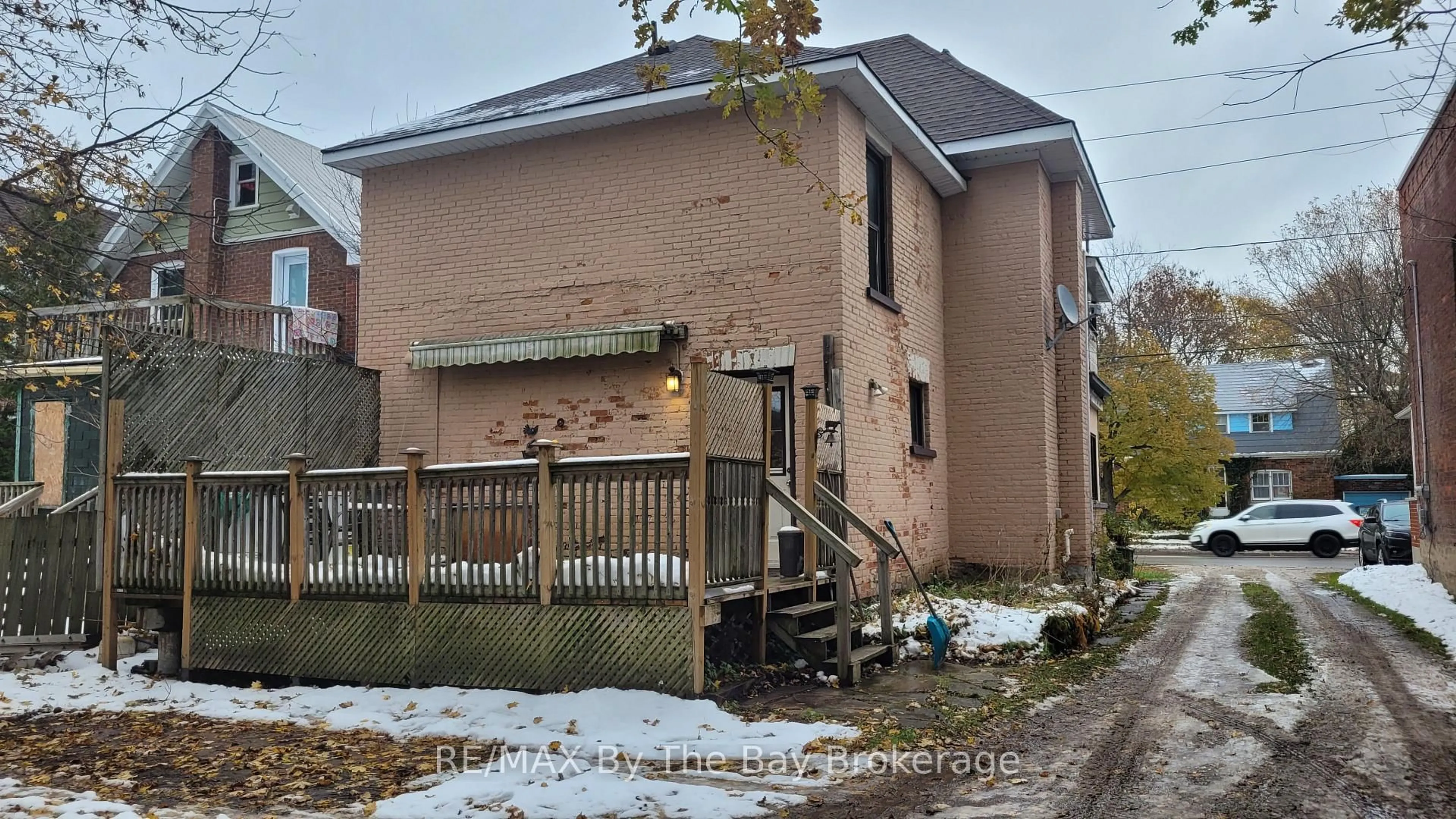 Home with brick exterior material, building for 1082 2ND Ave, Owen Sound Ontario N4K 4N1