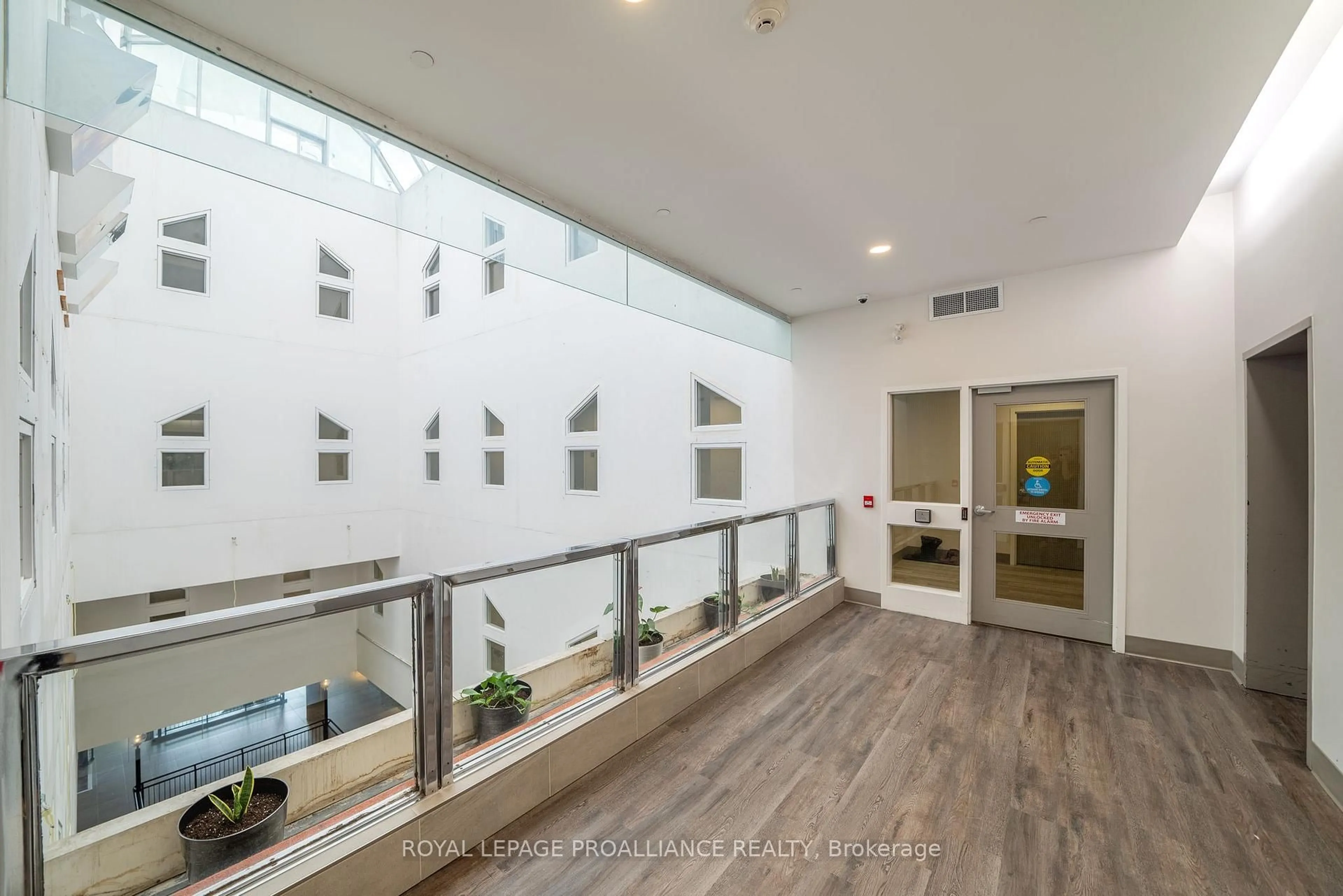 Indoor foyer for 199 Front St #405, Belleville Ontario K8N 5H5