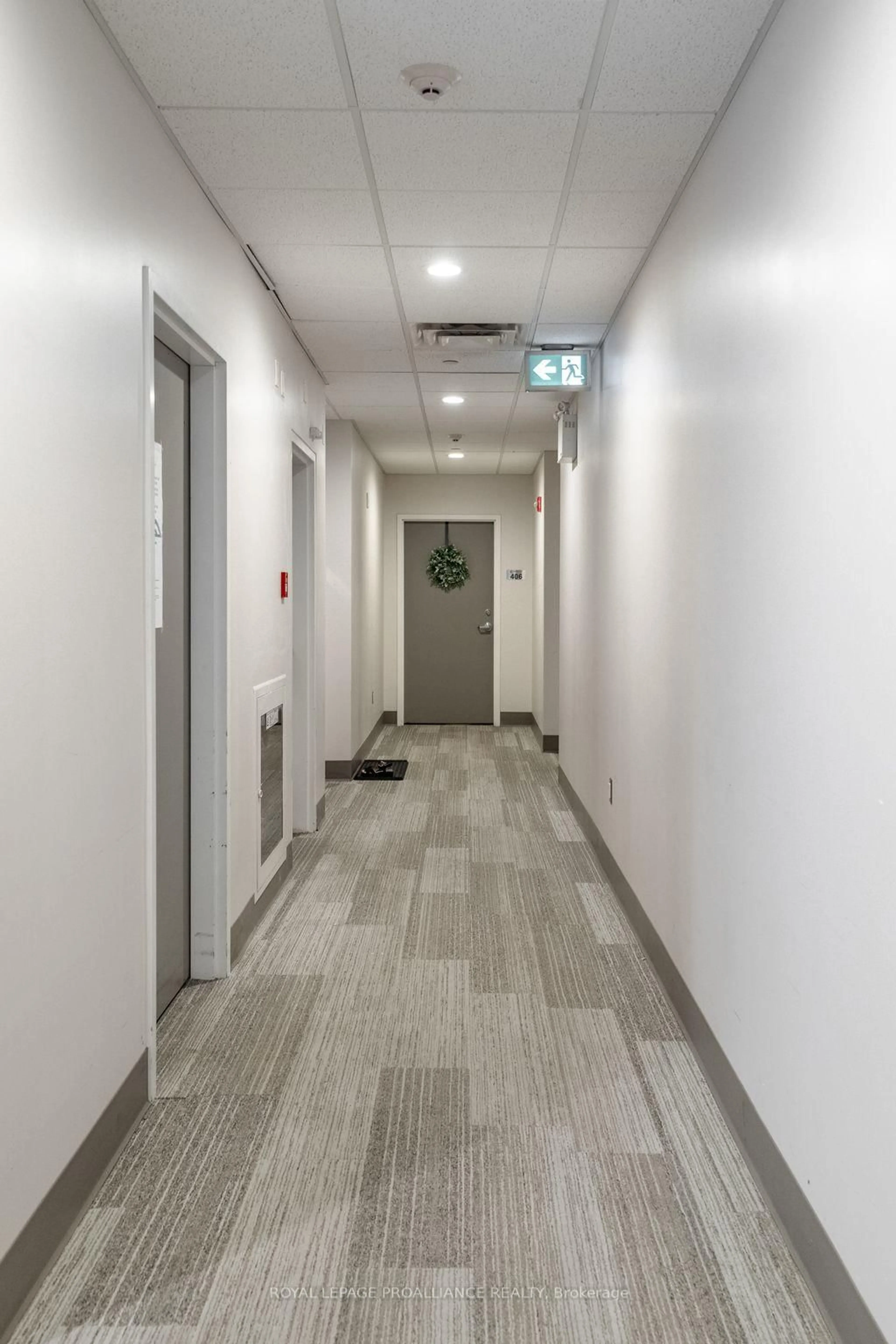 Indoor foyer for 199 Front St #405, Belleville Ontario K8N 5H5