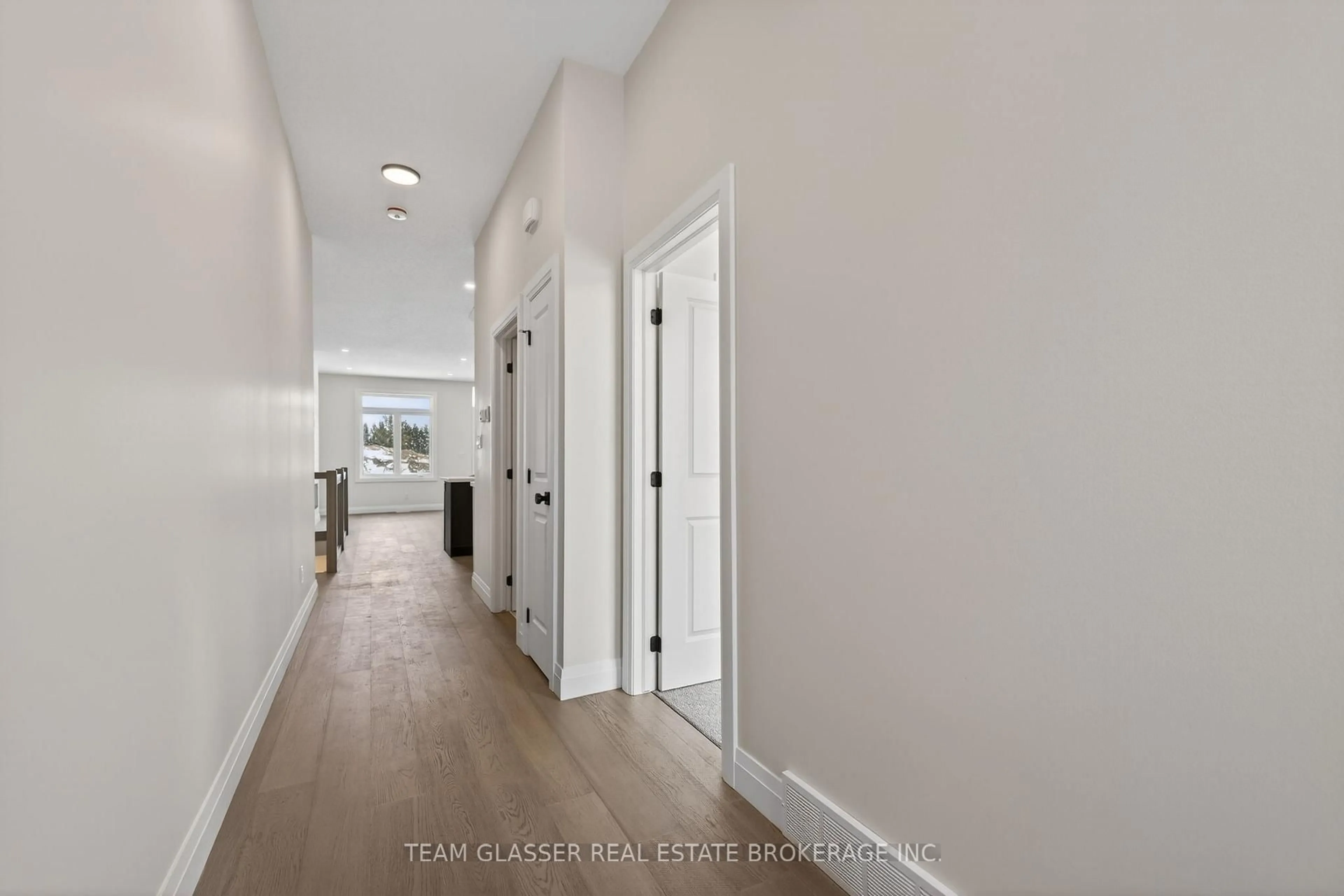 Indoor entryway for 22 Dearing Dr, South Huron Ontario N0M 1T0