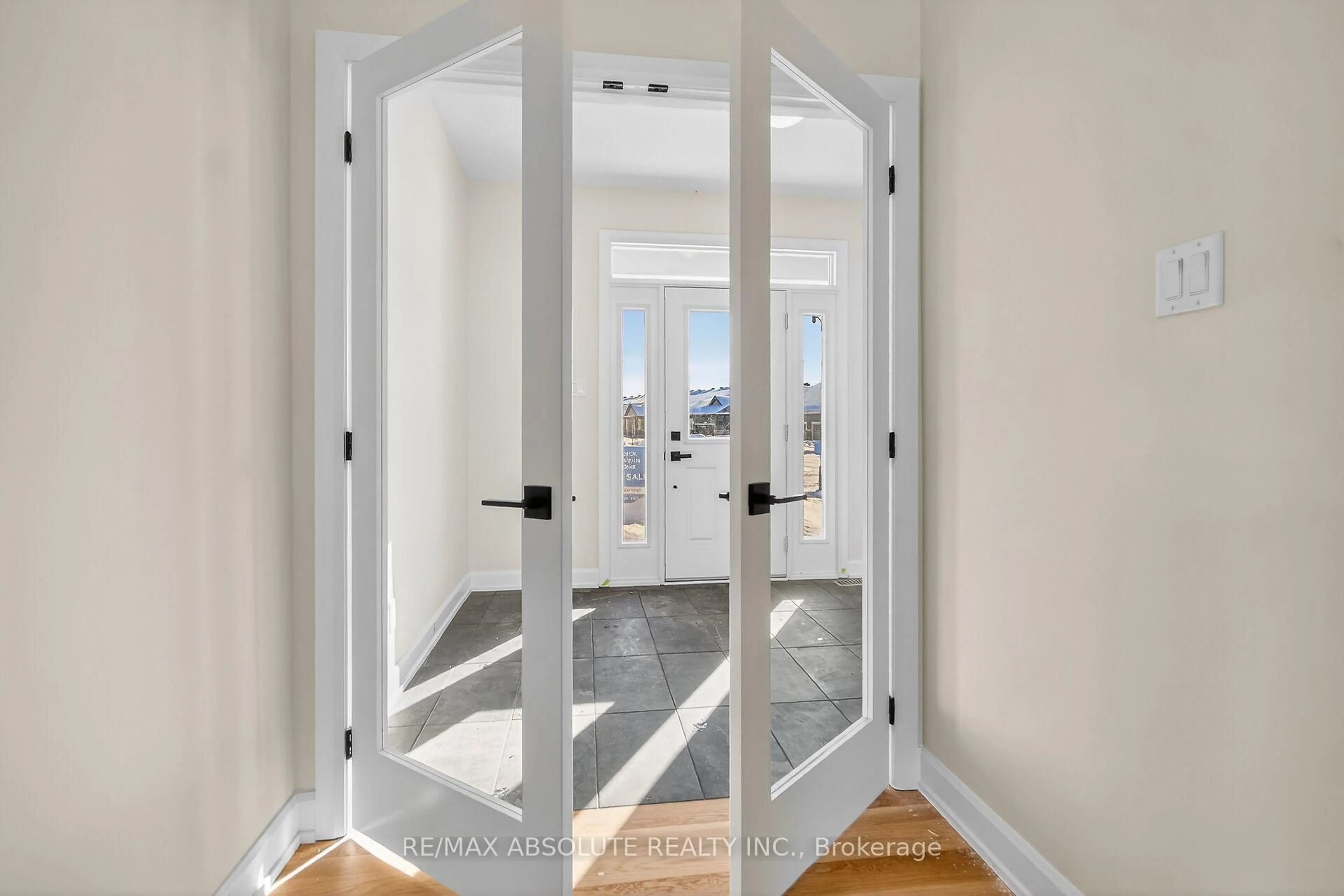 Indoor entryway for 662 Fisher St, North Grenville Ontario K0G 1J0