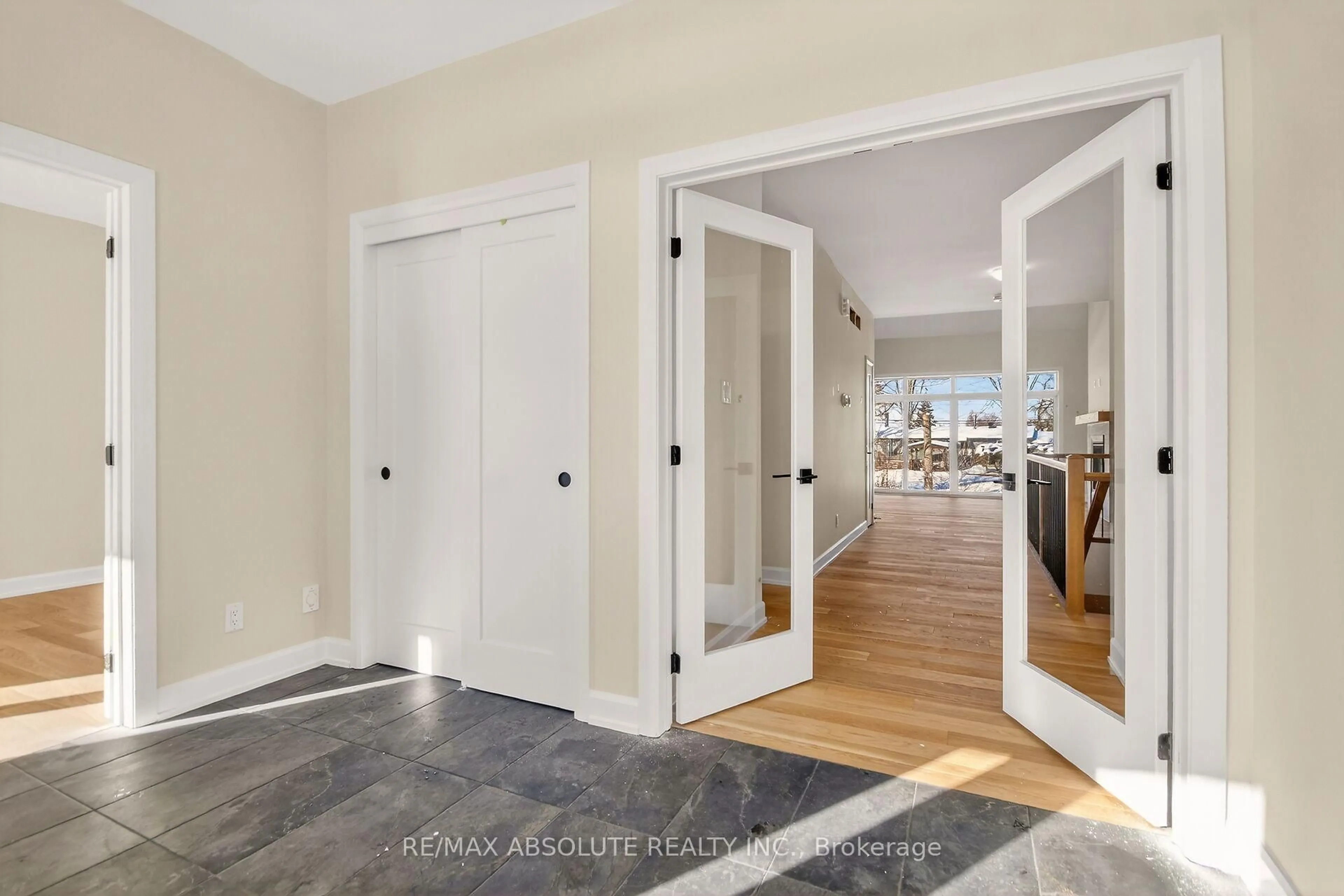 Indoor entryway for 662 Fisher St, North Grenville Ontario K0G 1J0